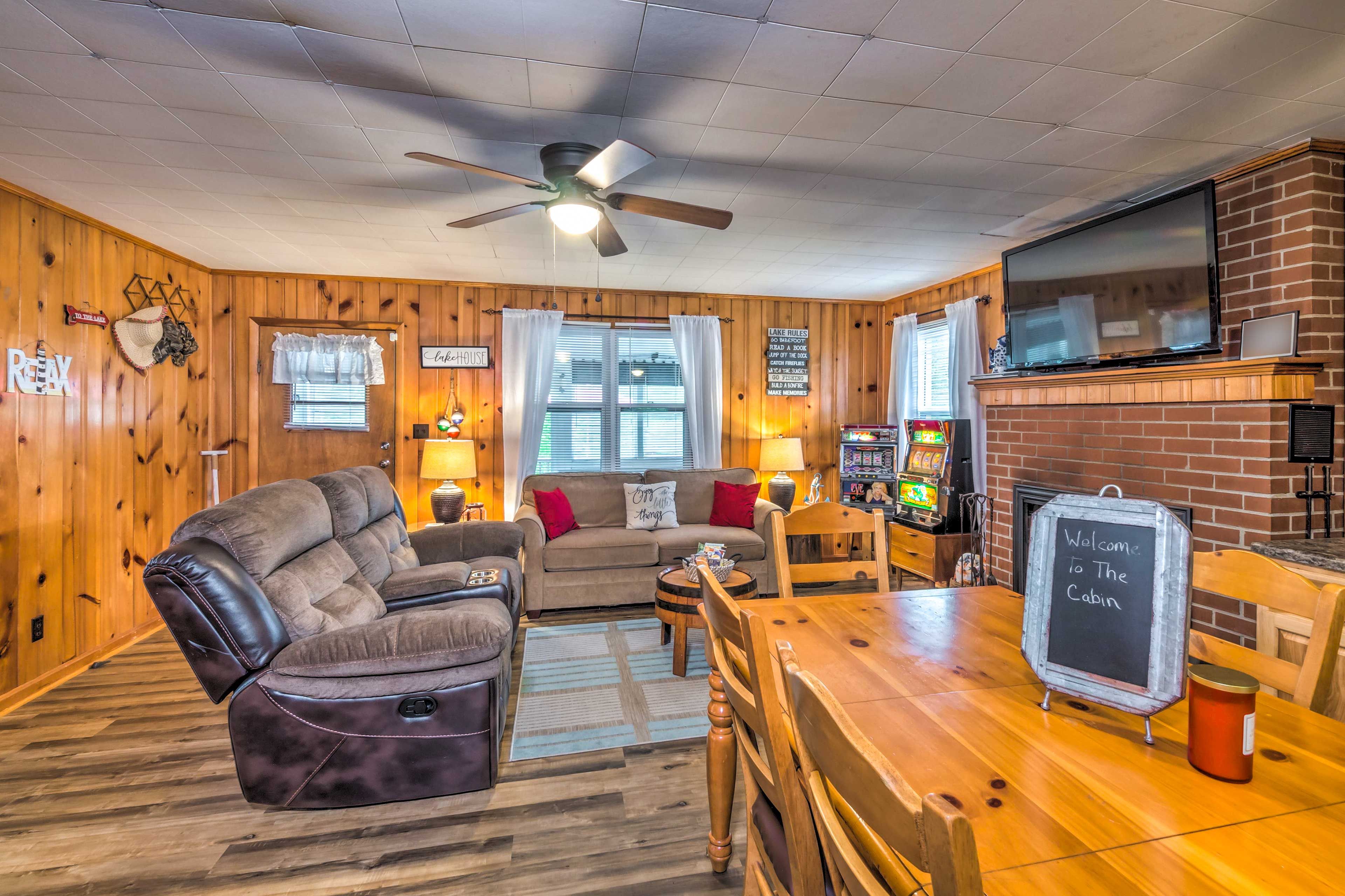 Living Room | Sleeper Sofa | Central A/C