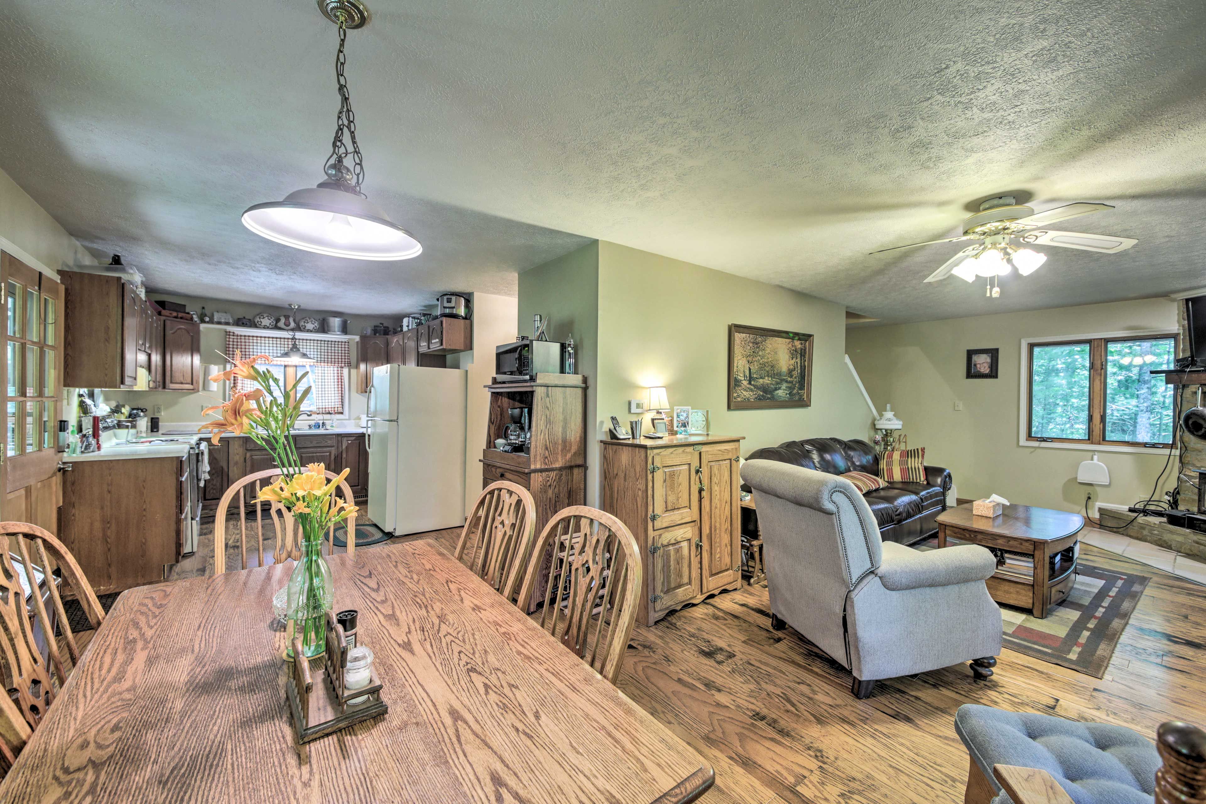 Dining Room | Dishware/Flatware Provided