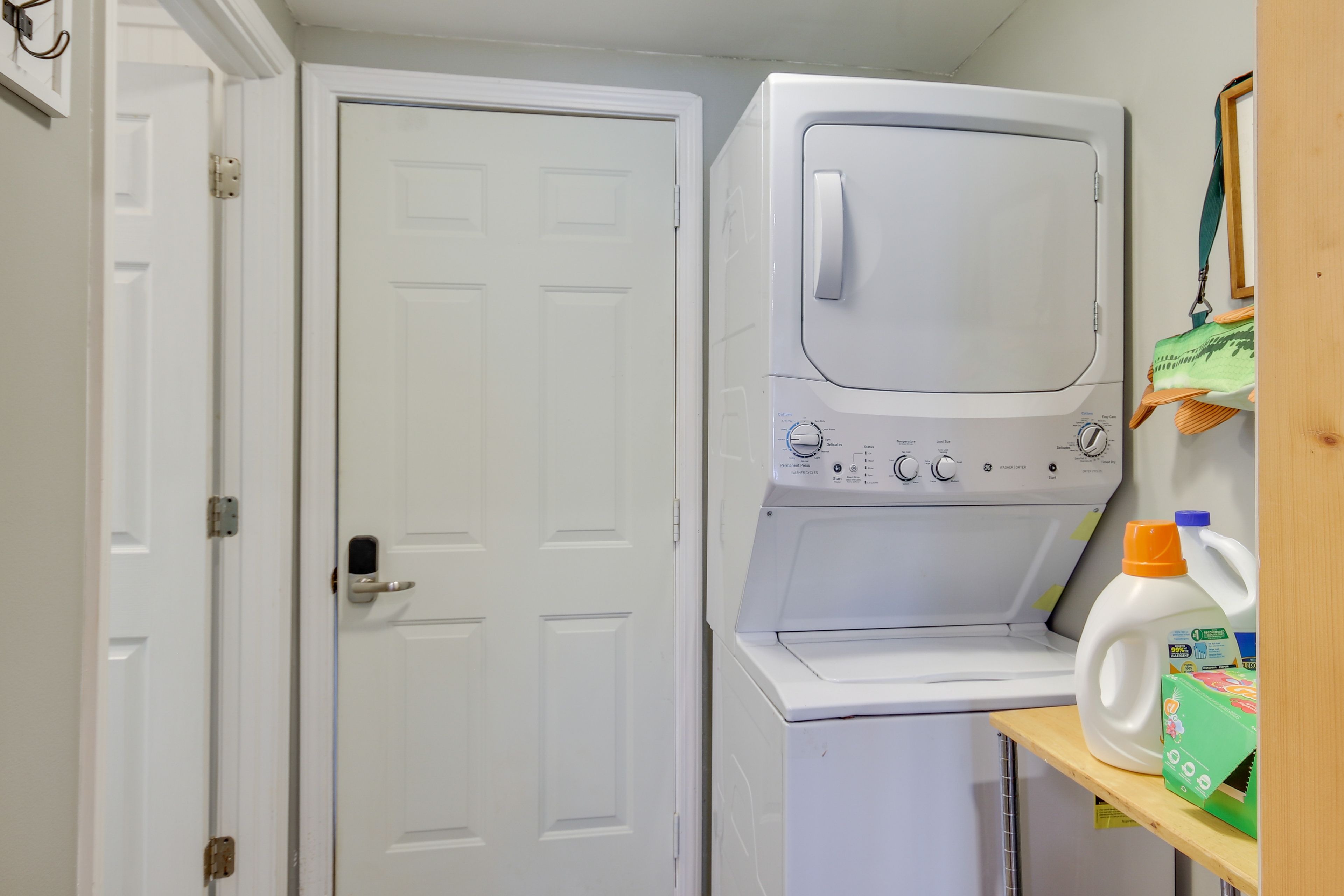 Laundry Room | Iron & Ironing Board | Trash Bags & Paper Towels Provided