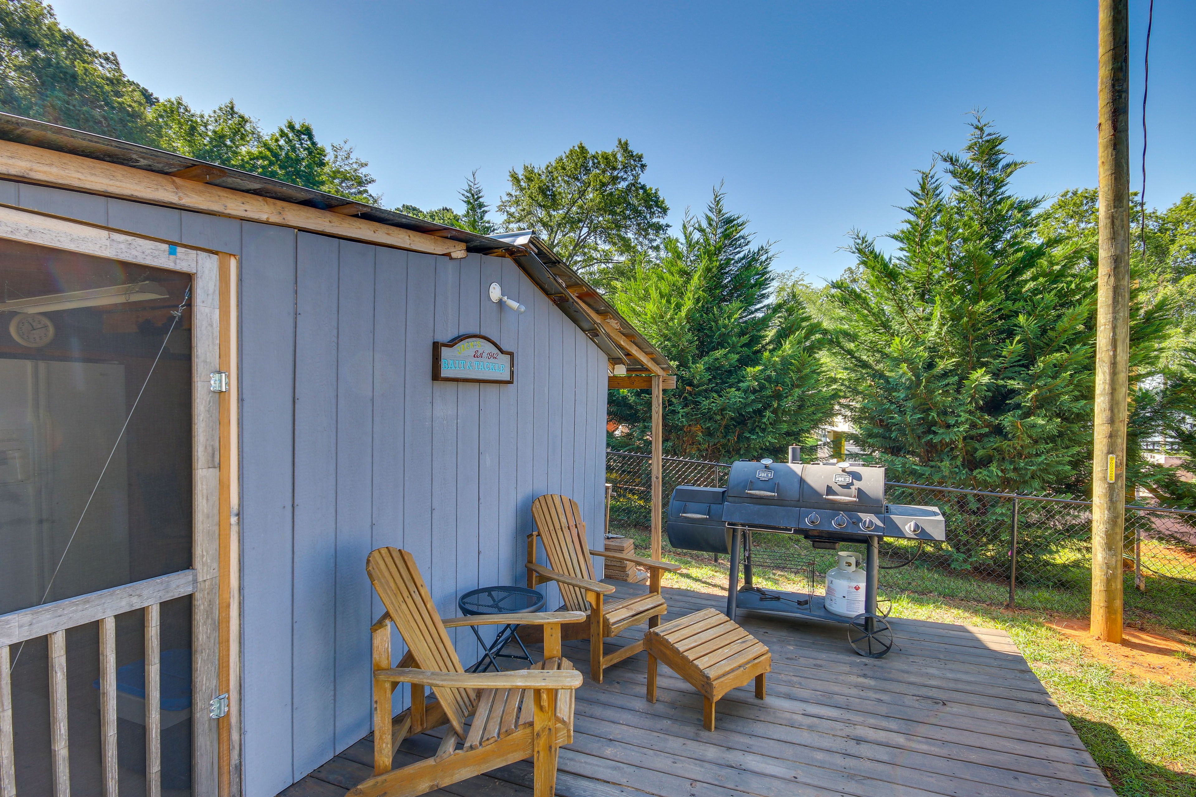 Outdoor Living Space & Kitchen | Gas Grill