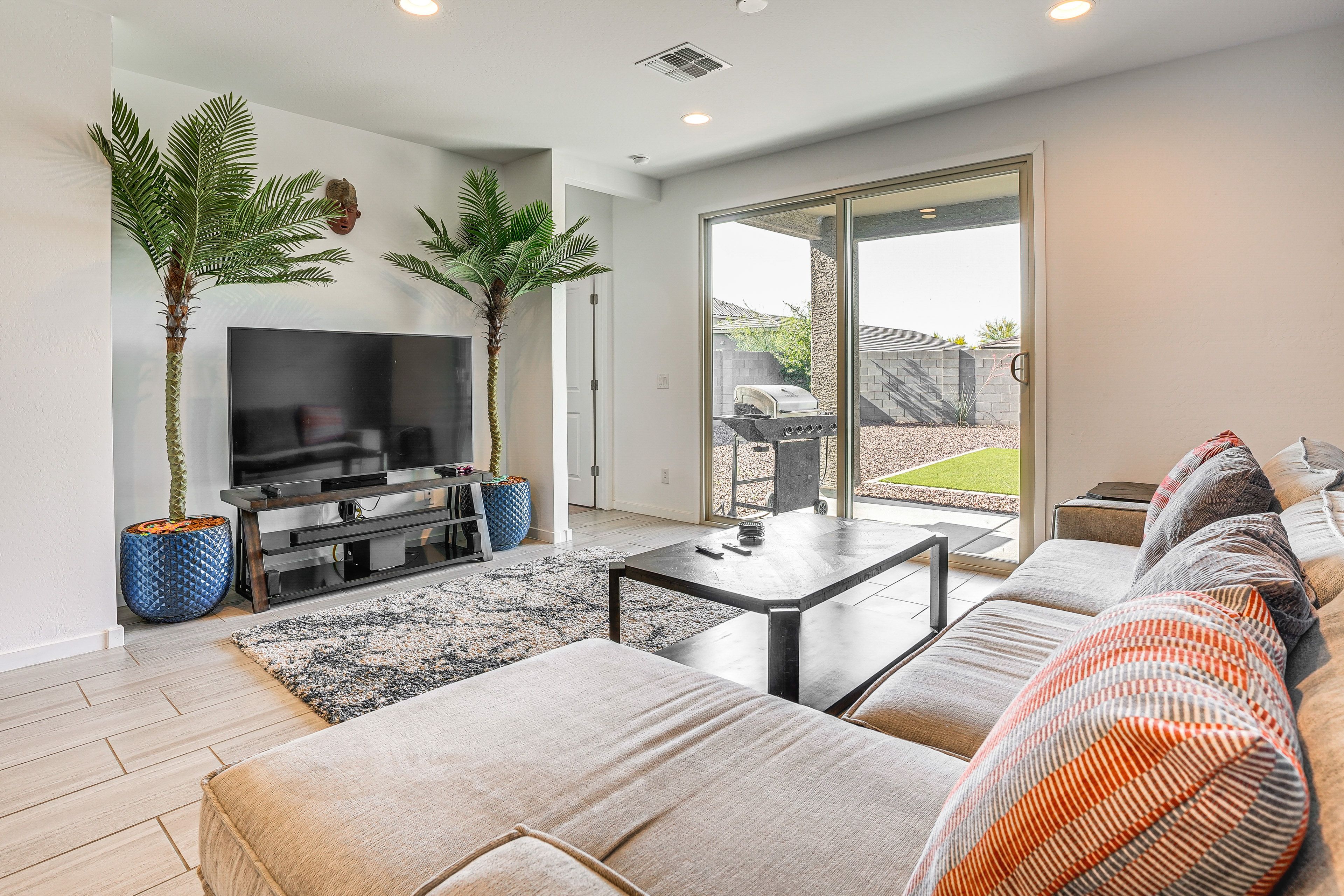 Living Room | Free WiFi | Smart TV | Central A/C
