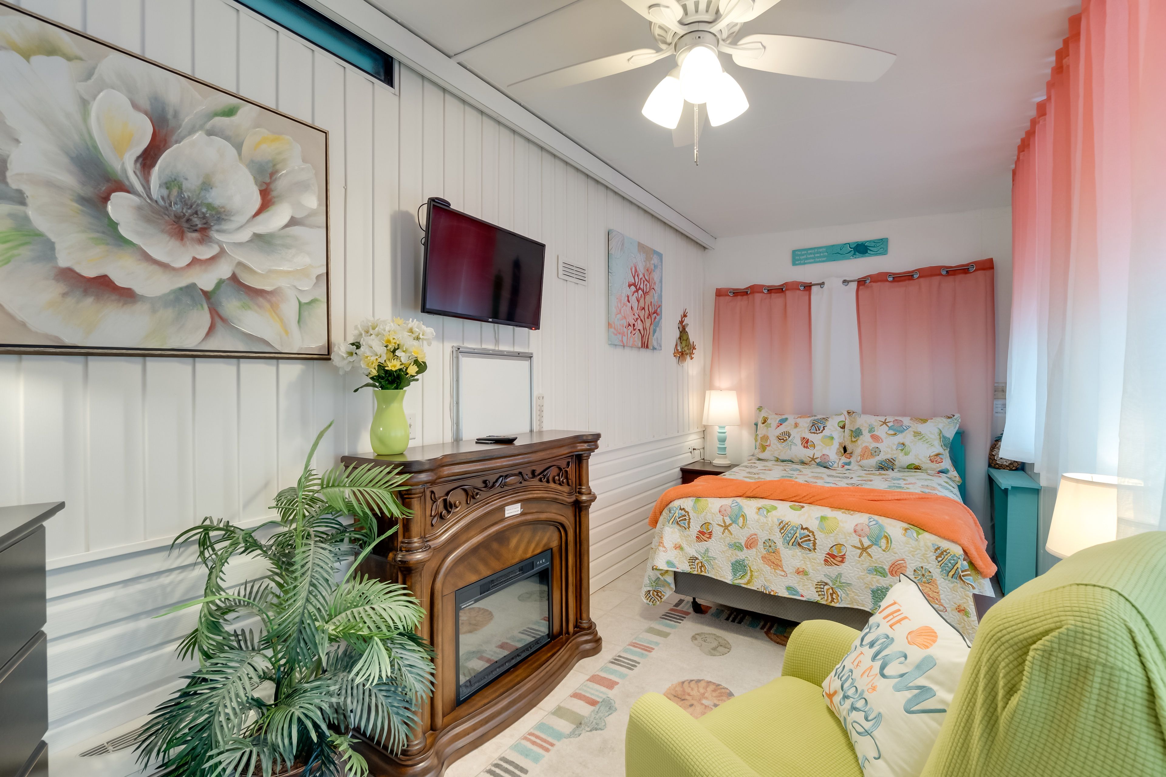 Bedroom 1 | 3 Steps Down to Access | Queen Bed