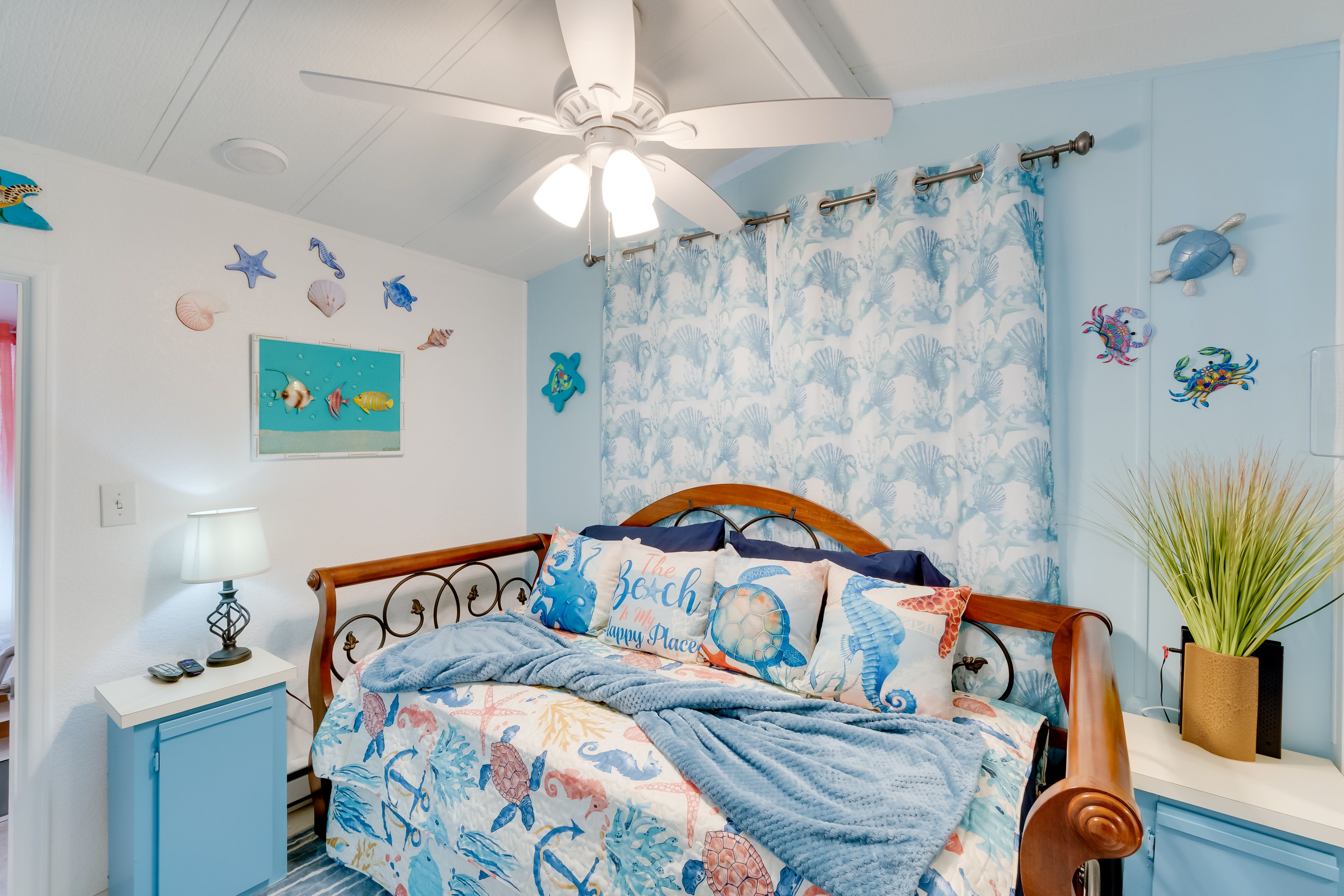 Bedroom 2 | Twin Daybed w/ Twin Trundle