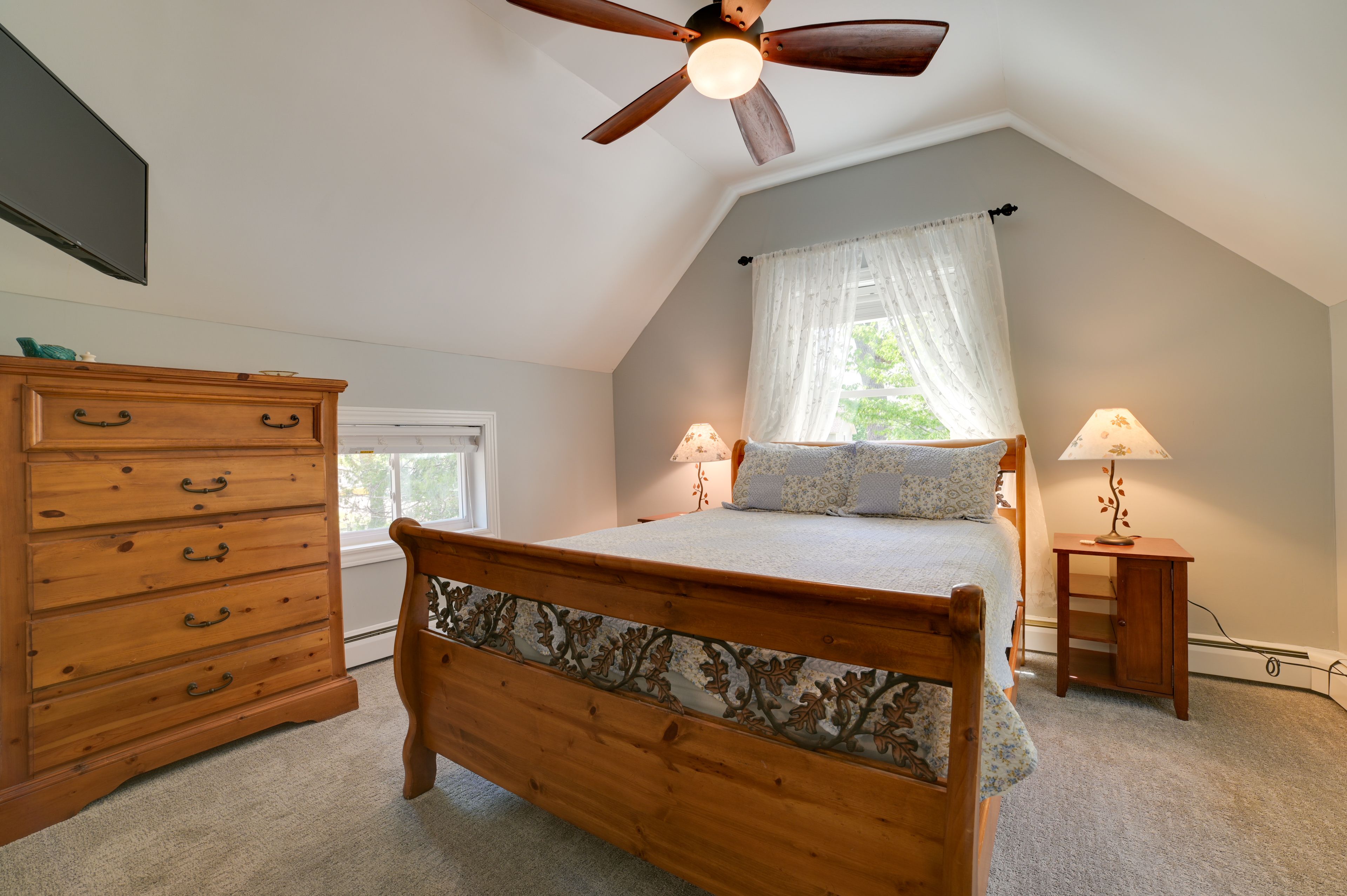 Bedroom 2 | Queen Bed