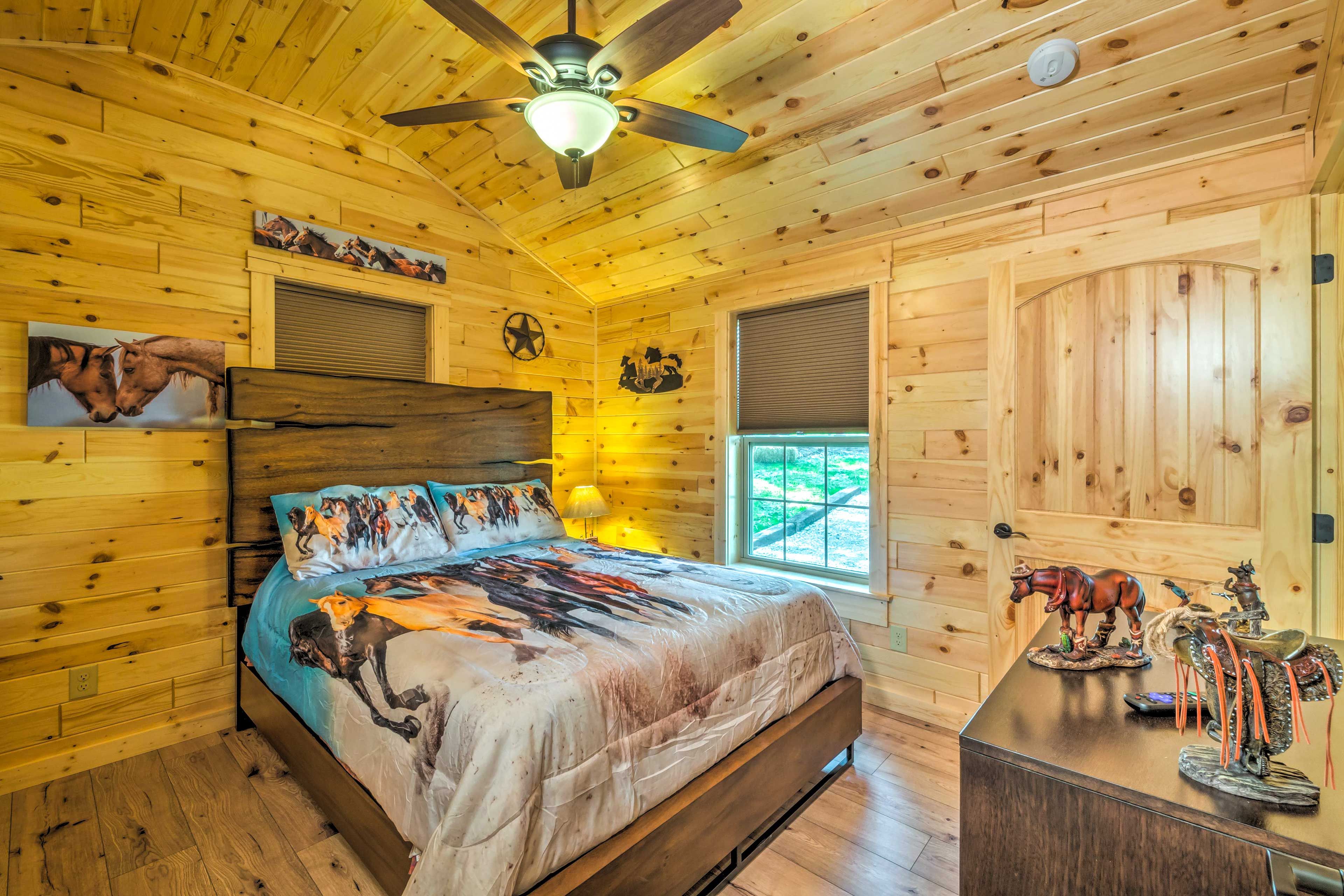 Bedroom 1 | Queen Bed