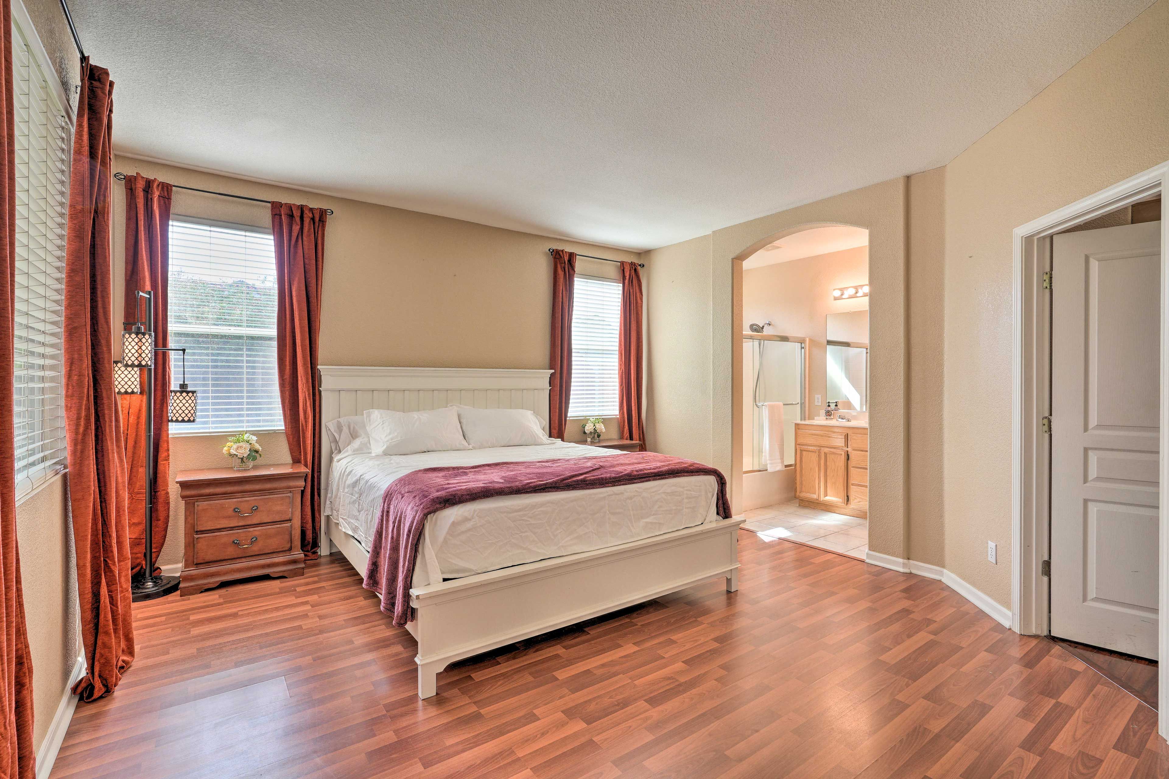 Bedroom 1 | California King Bed | Linens Provided | En-Suite Bathroom