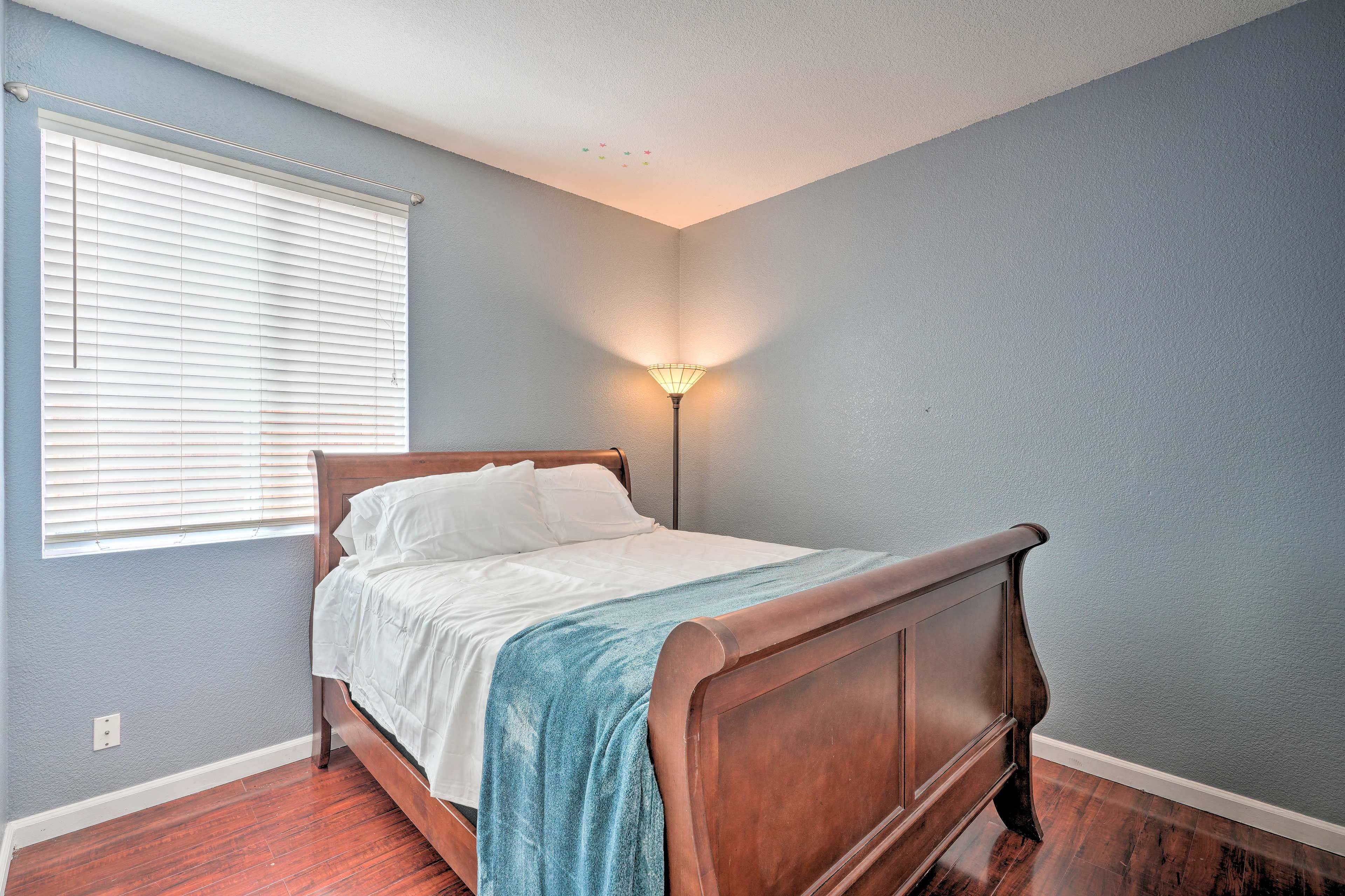 Bedroom 2 | Queen Bed