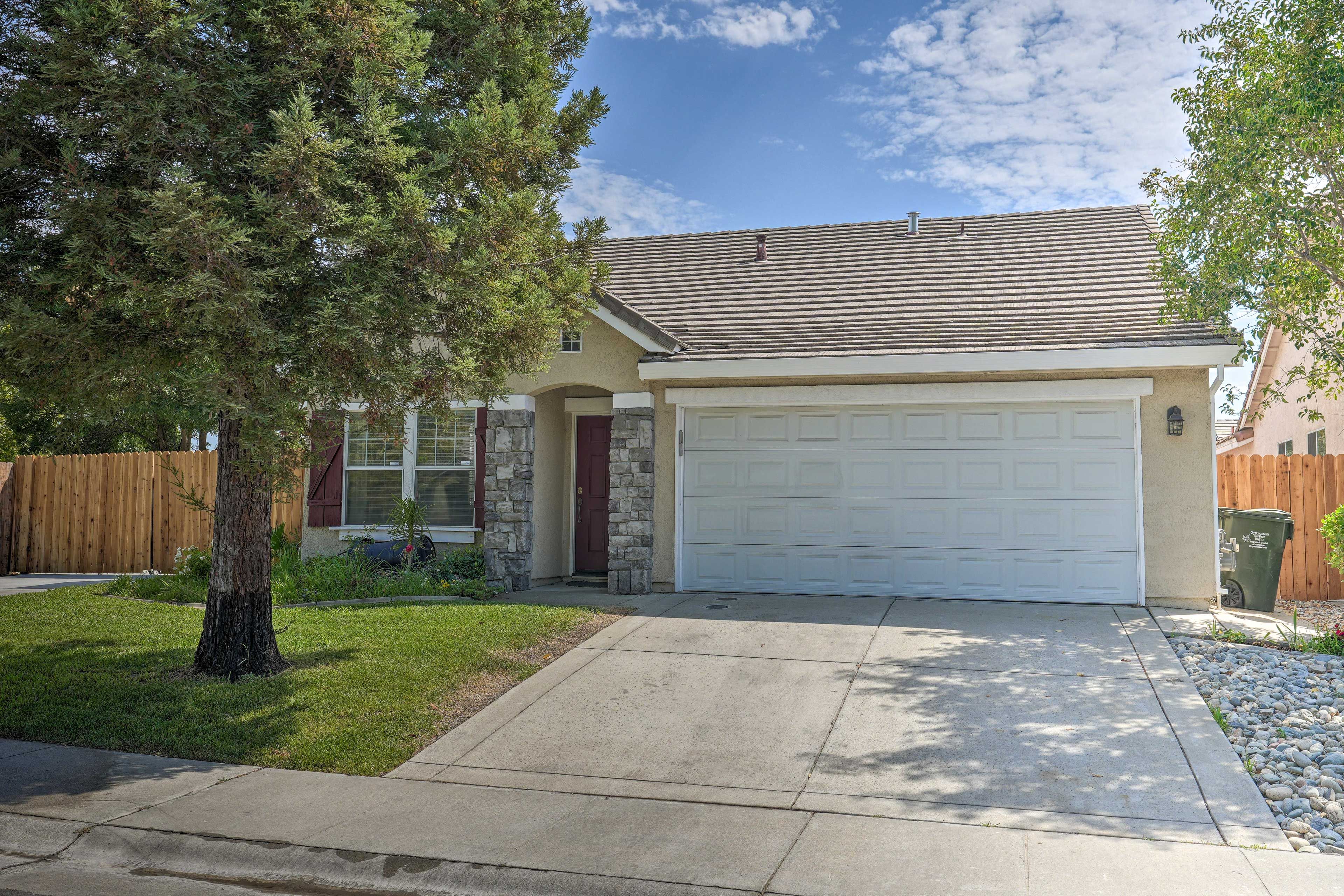 Property Exterior | Driveway (2 Vehicles)
