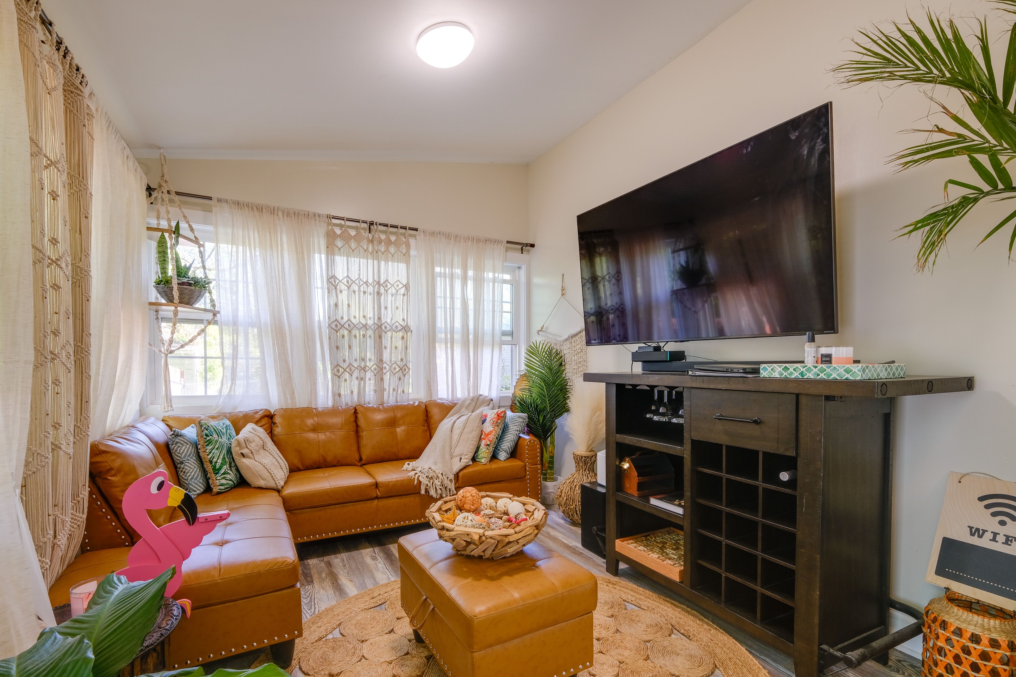 Living Room | Smart TV
