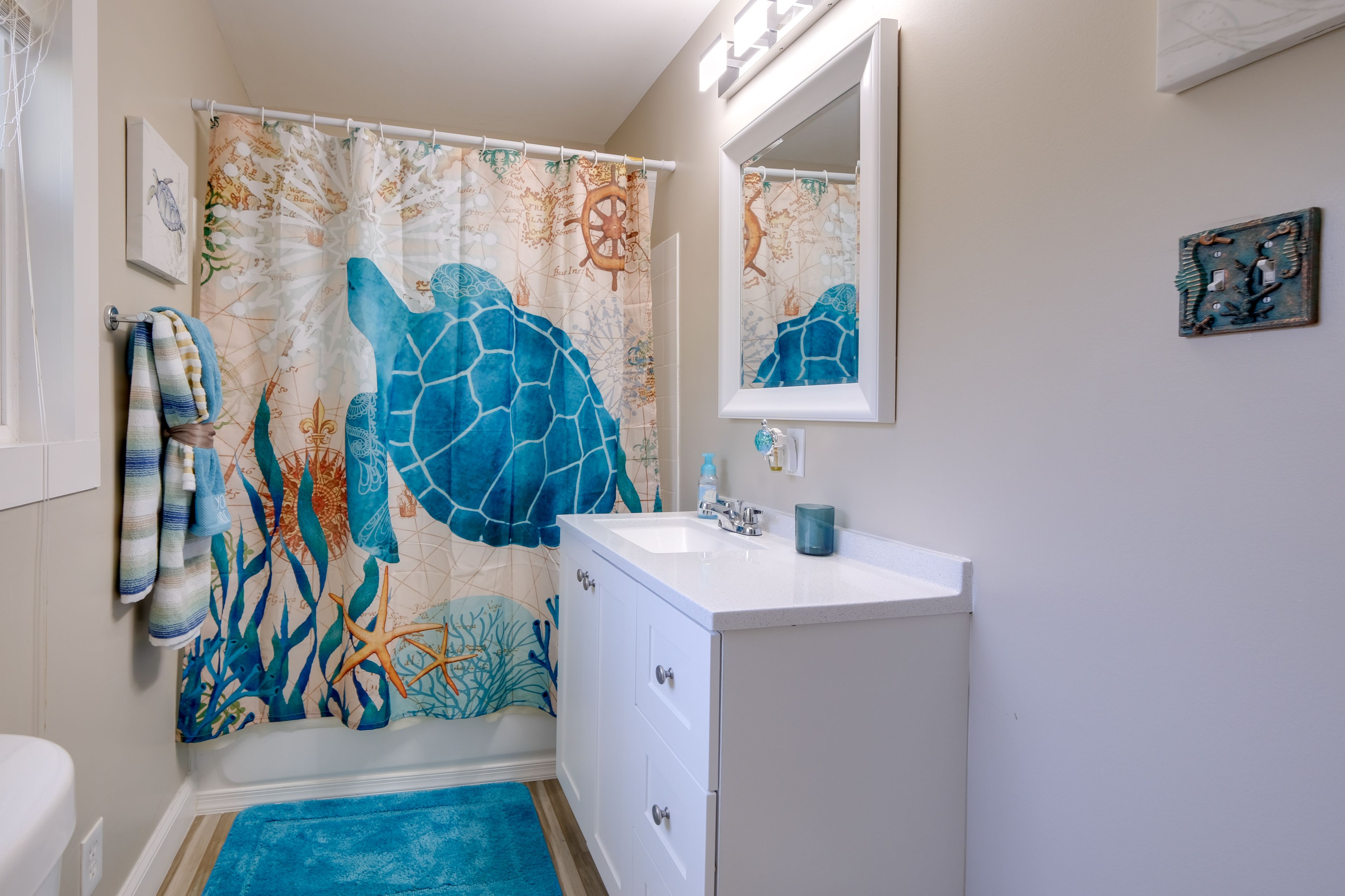 Full Bathroom | Complimentary Toiletries