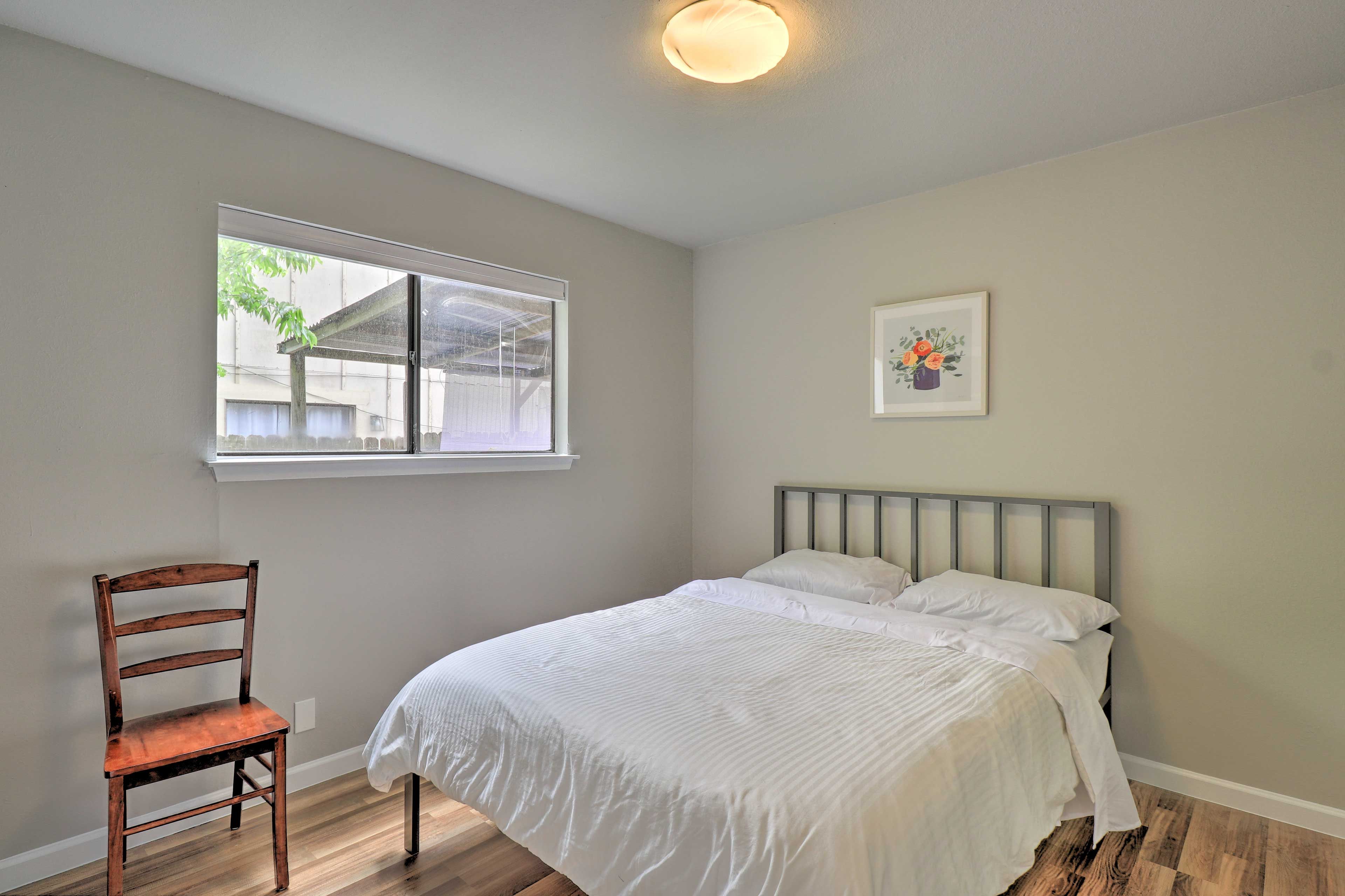 Bedroom 1 | Queen Bed