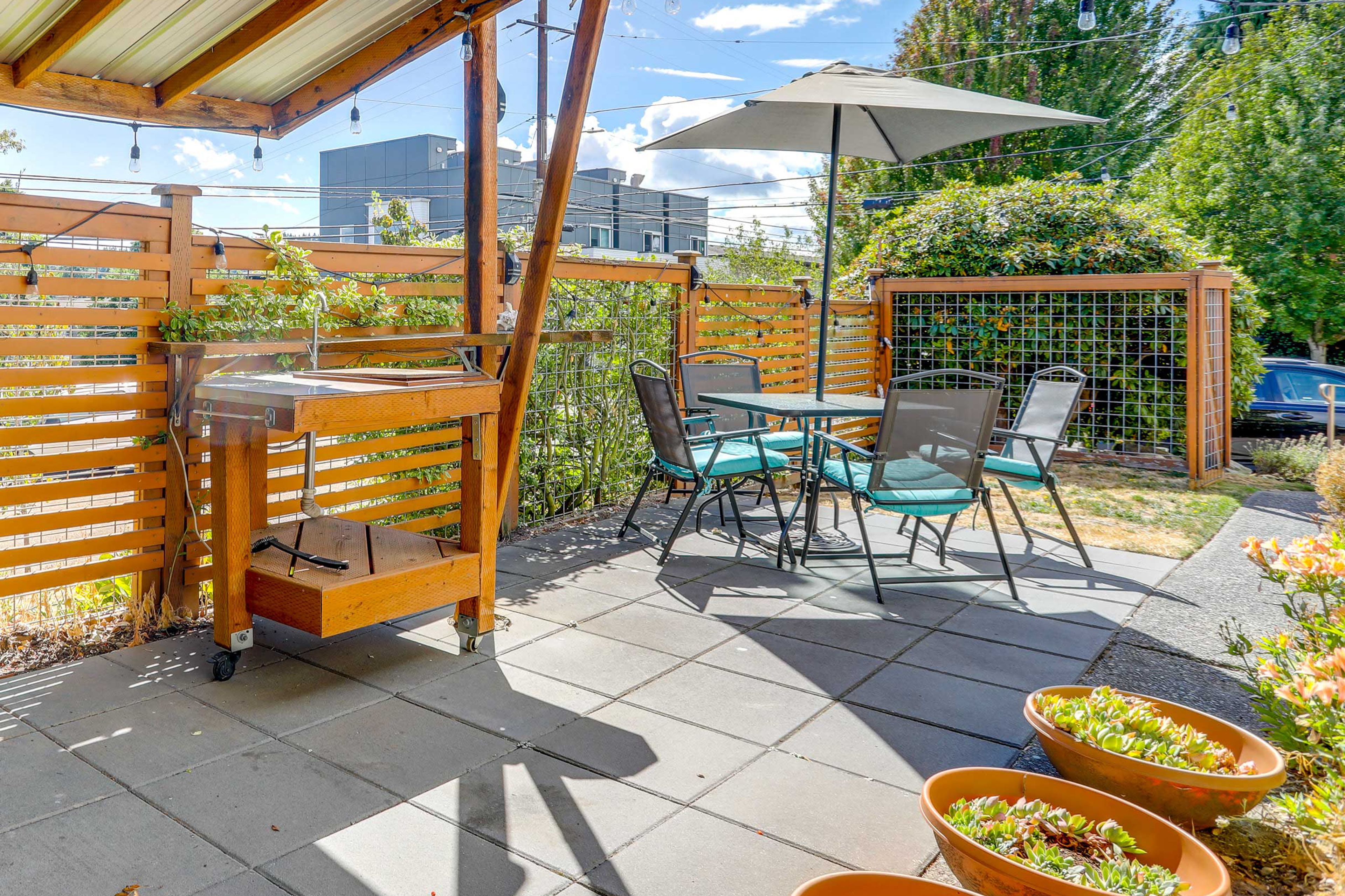 Shared Patio | Gas Grill