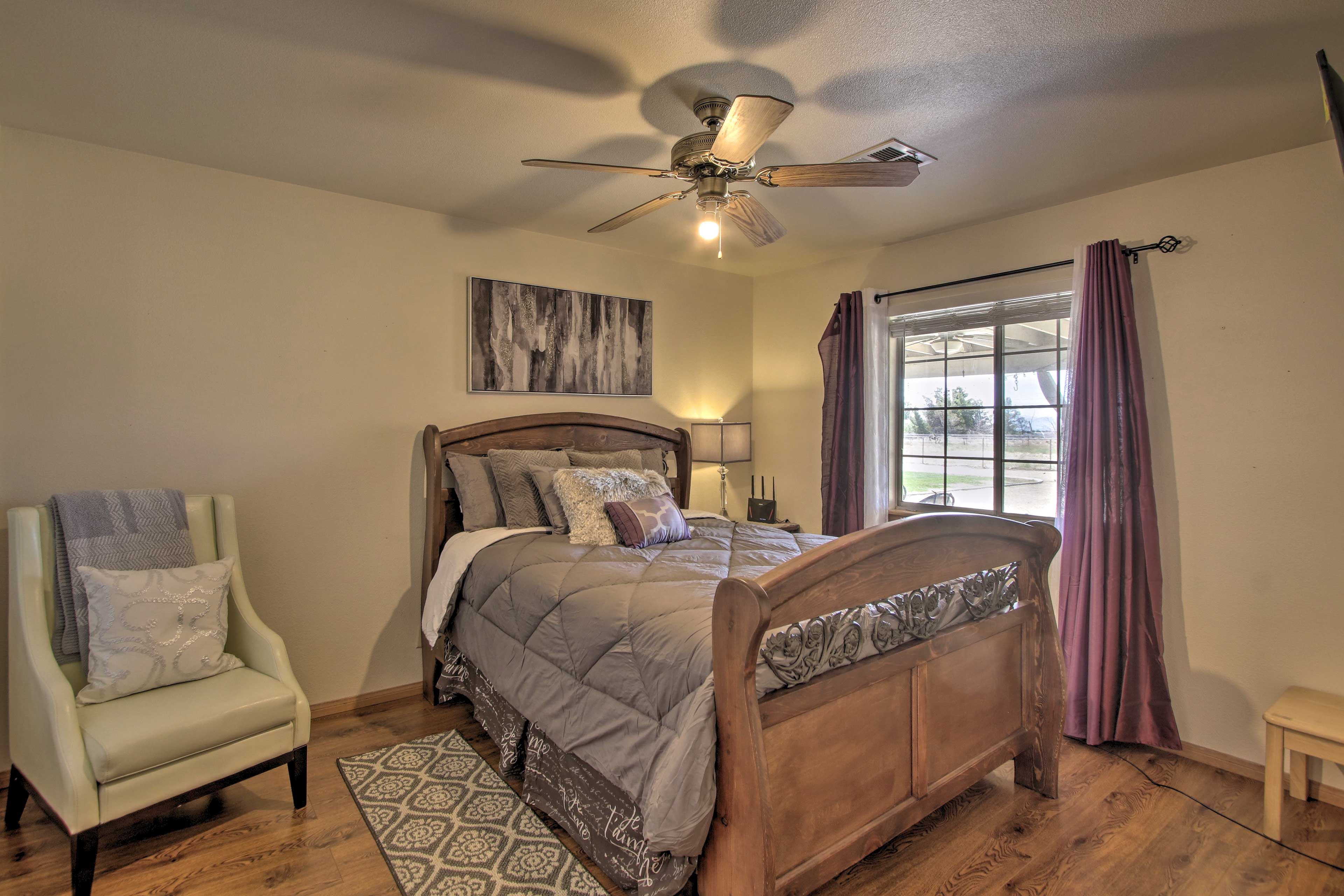 Bedroom 1 | Queen Bed | Smart TV