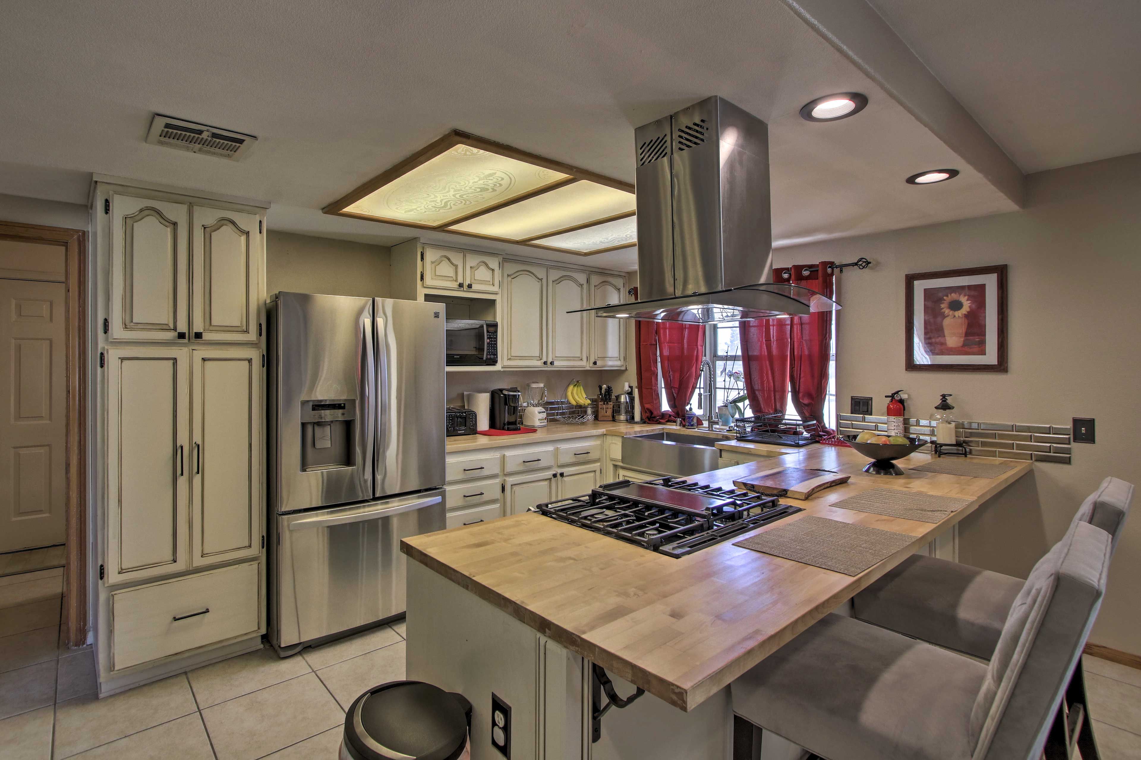 Kitchen | Fully Stocked | Dishwasher