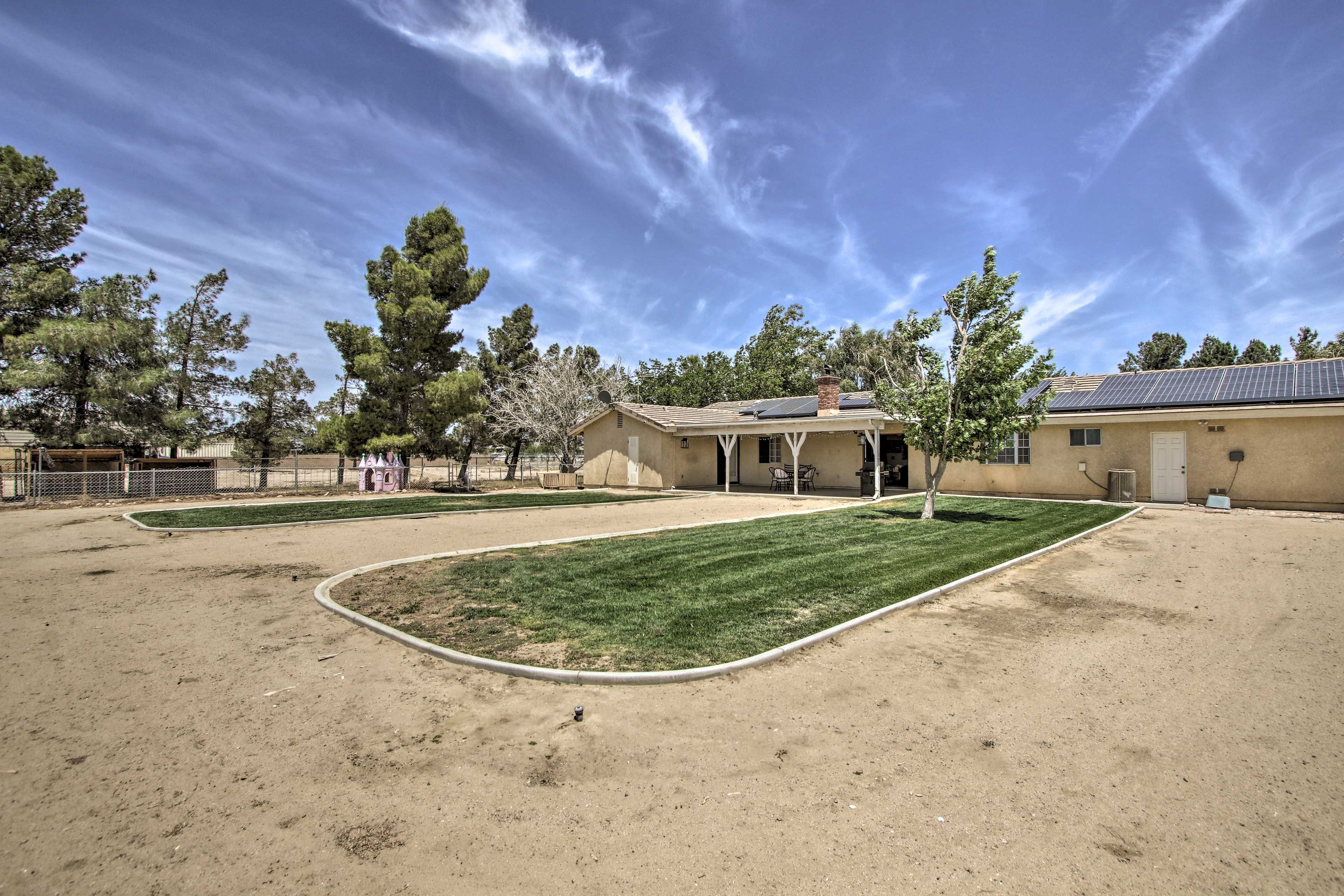 Parking Driveway (10 Vehicles) | Garage (2 Vehicles)