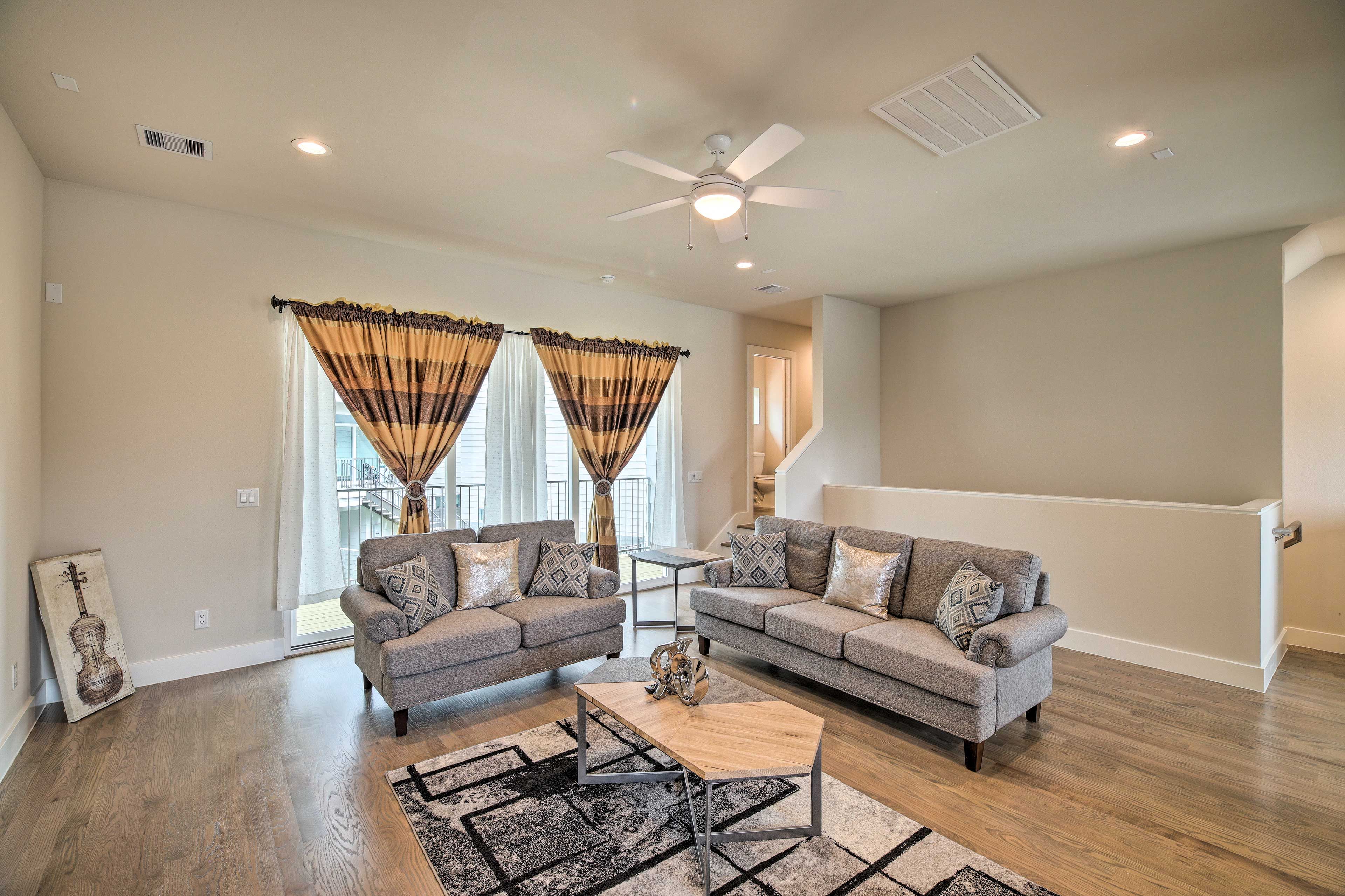 Living Room | Free WiFi | Smart TVs