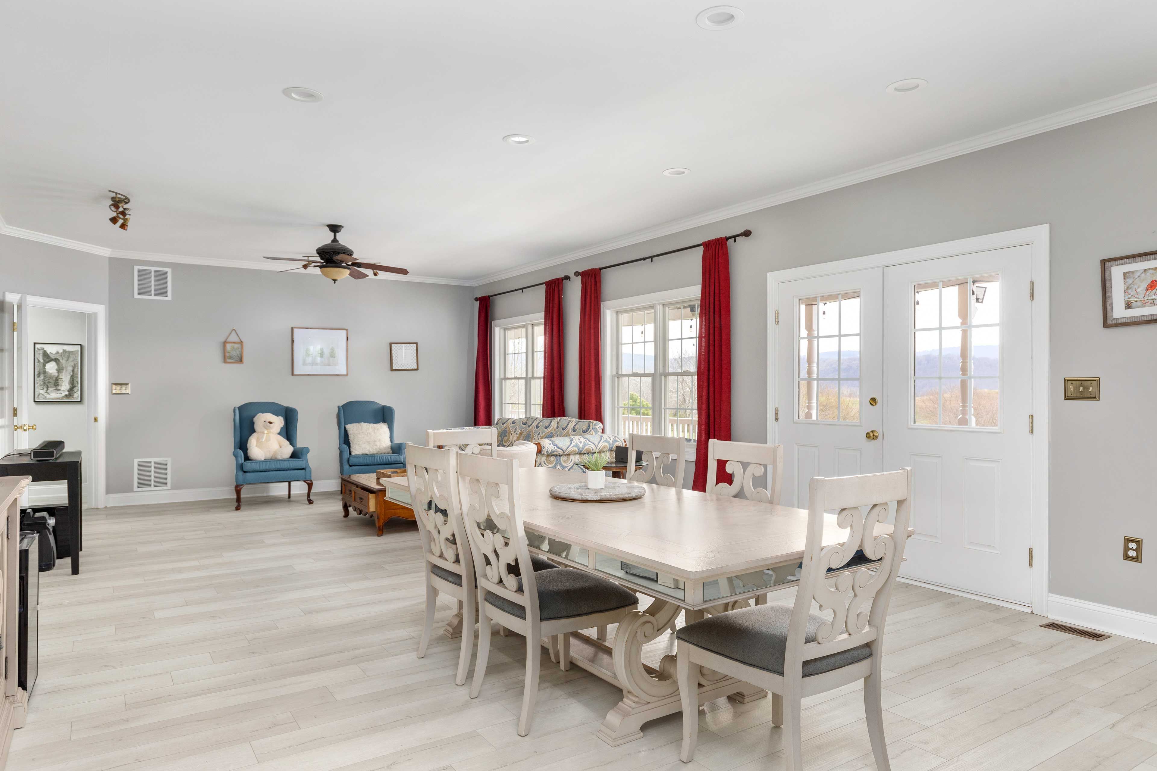 Dining Room | Main Level
