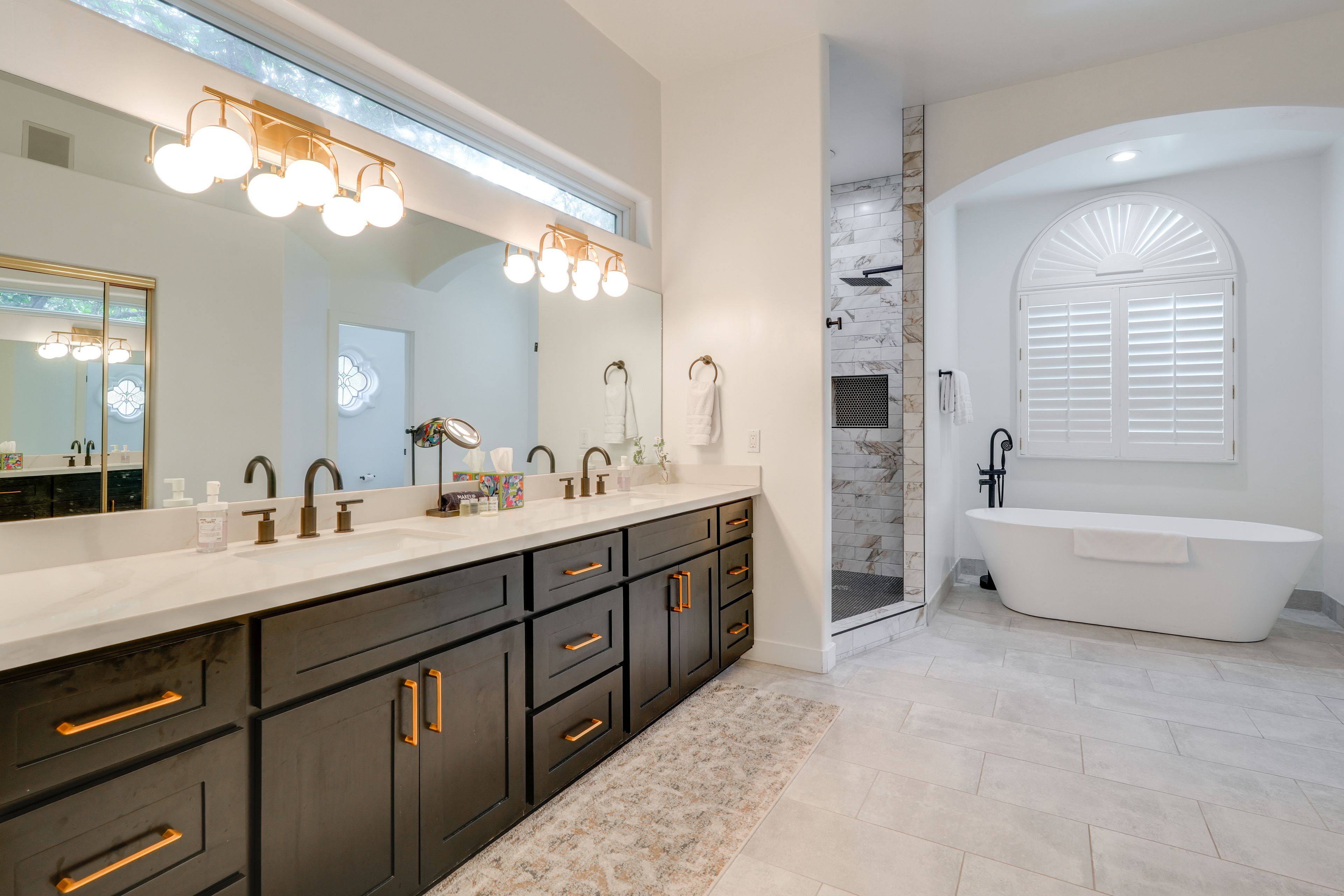 En-Suite Bathroom | Main Level | Towels Provided