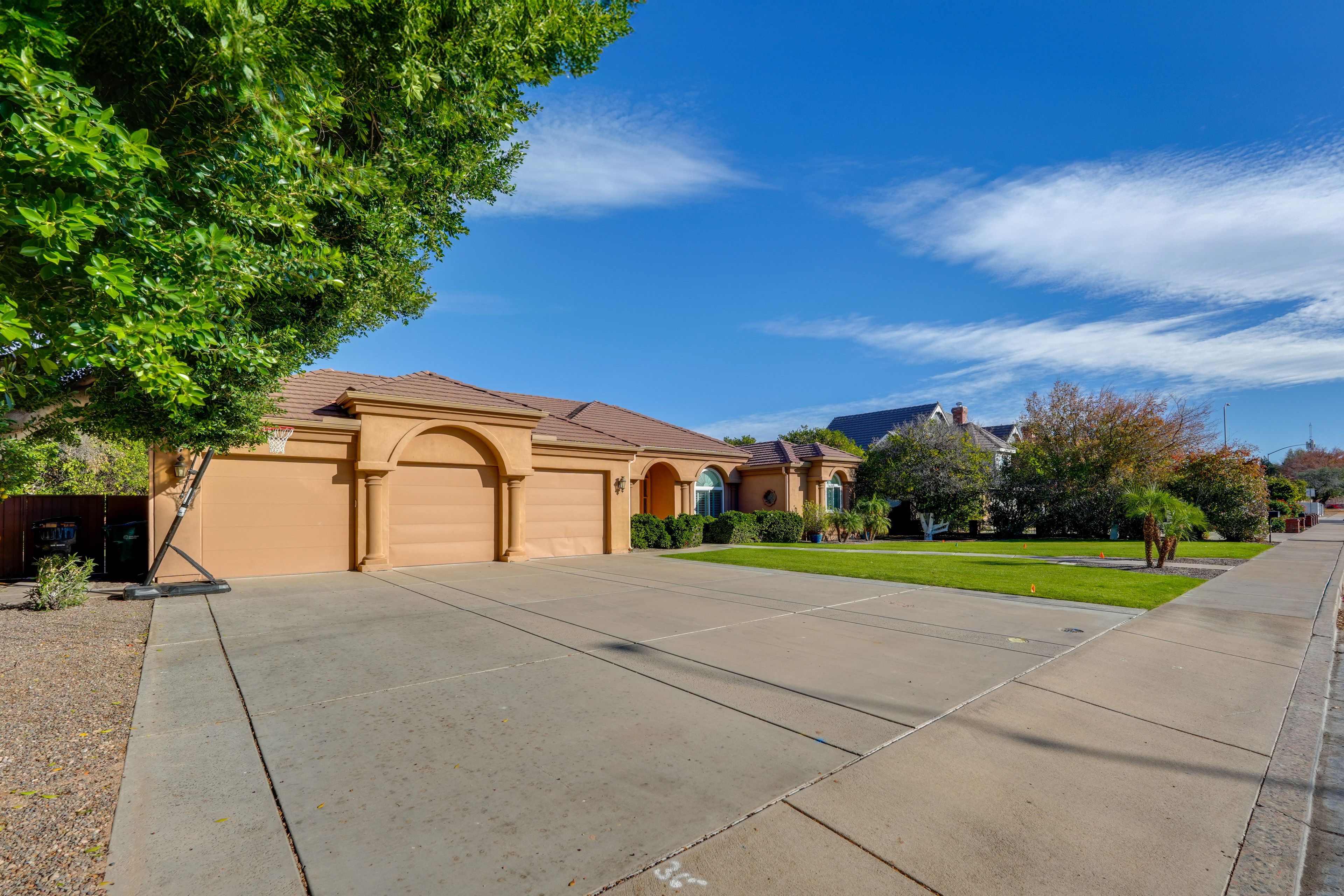 Parking | Garage (3 Vehicles) | Driveway (6 Vehicles) | RV/Trailer Parking