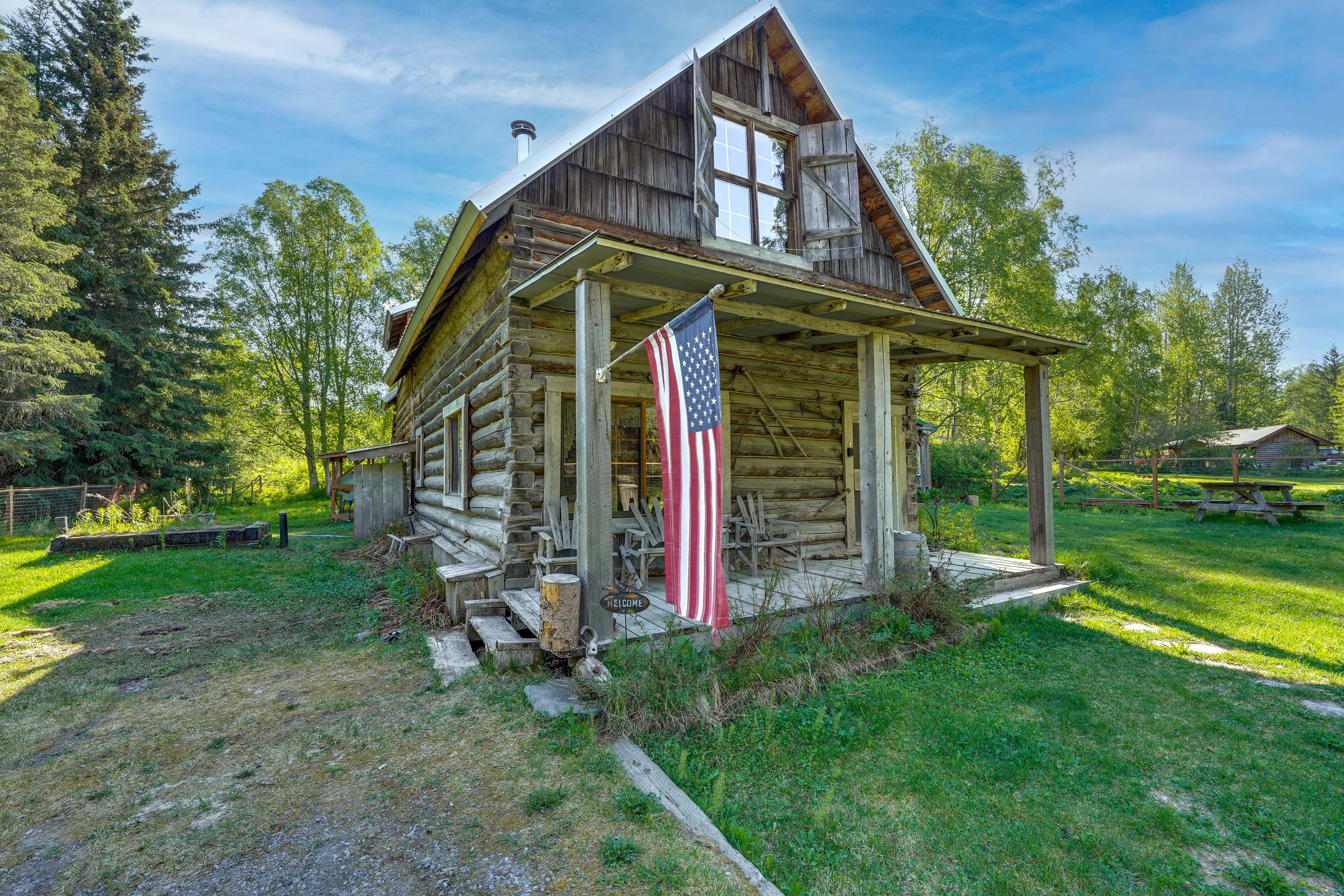 Cabin Exterior | Driveway Parking (3 Vehicles) | RV/Trailer Parking