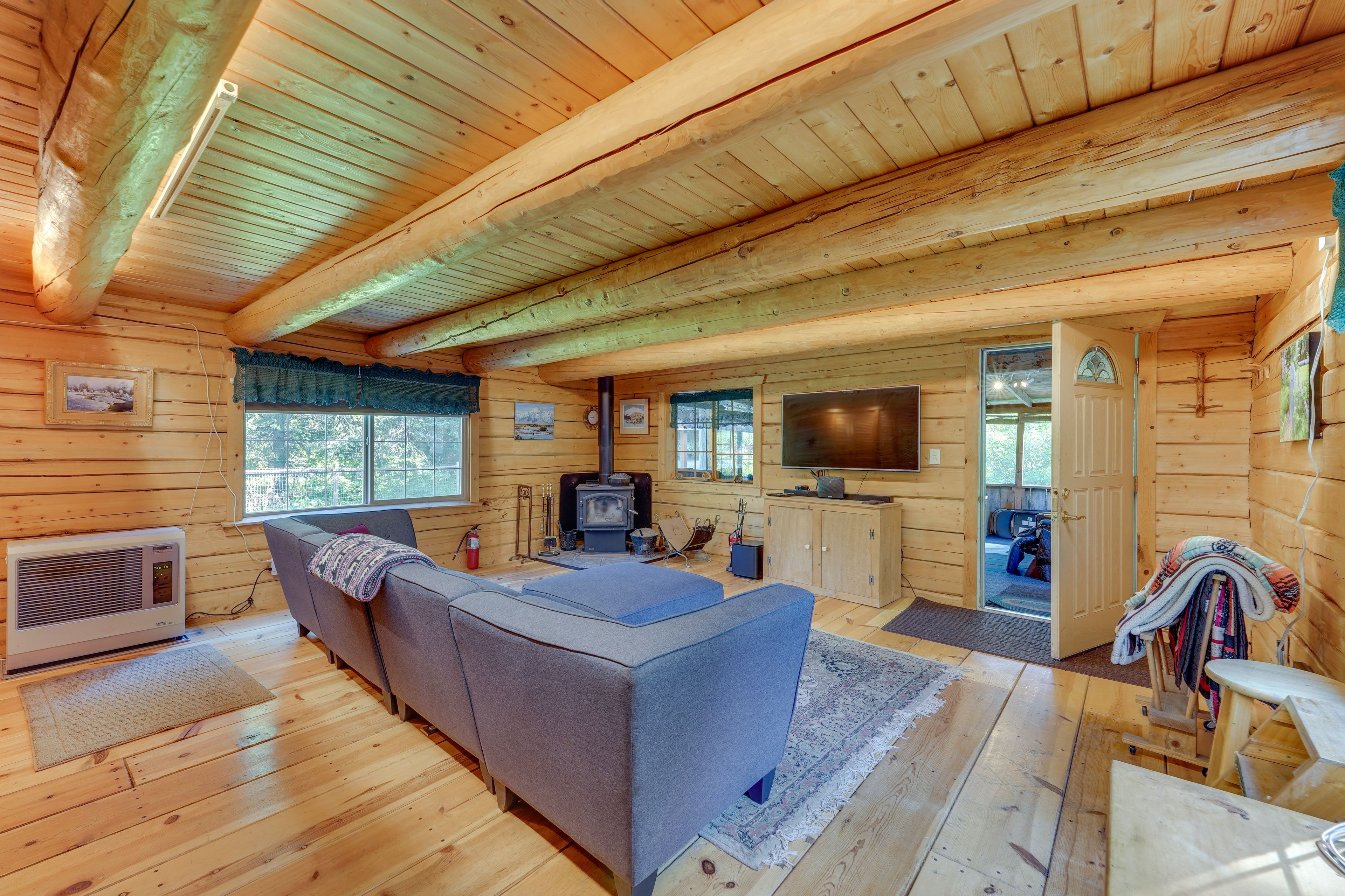 Living Room | Wood-Burning Stove | Smart TV | Free WiFi