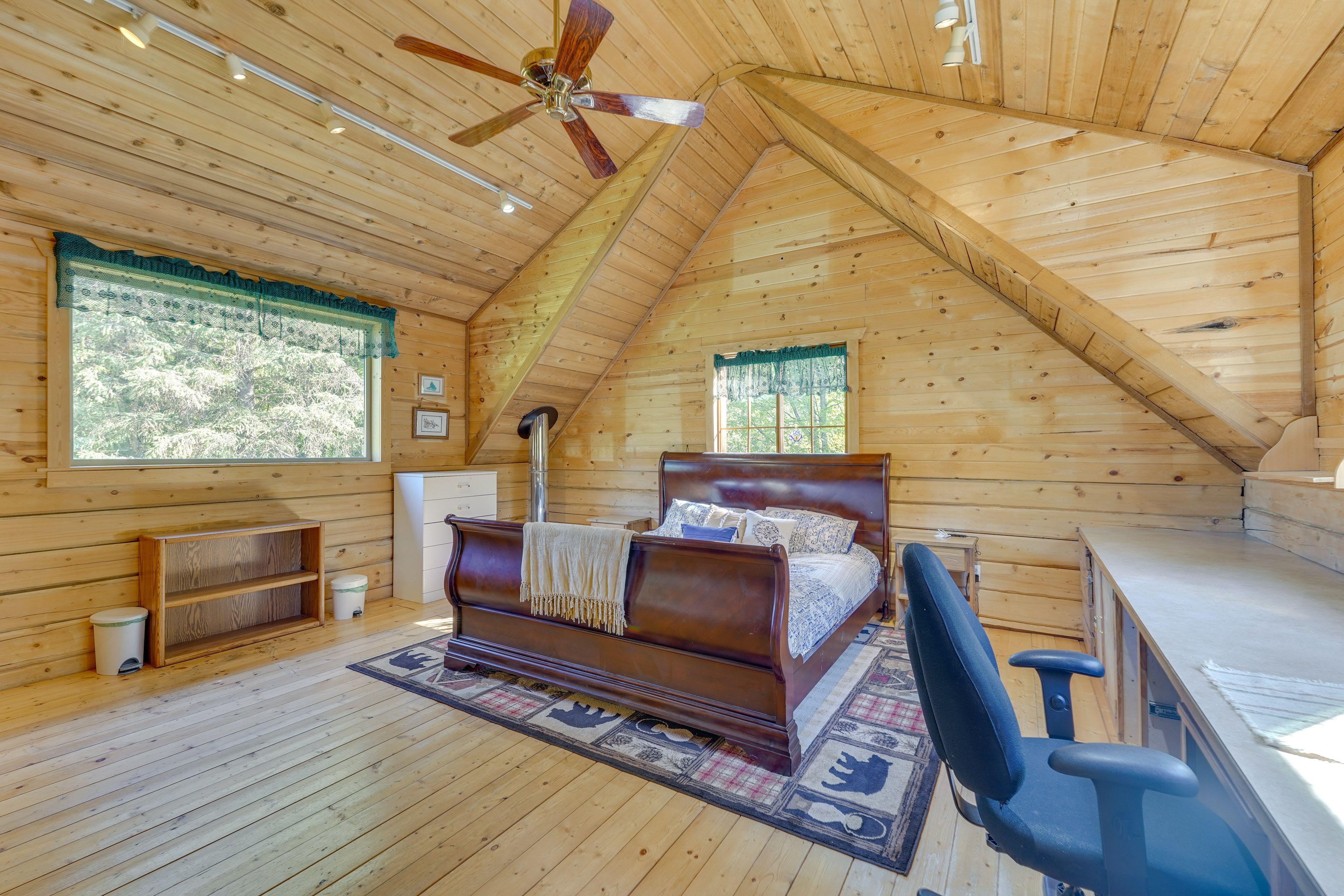 Loft | King Bed | 2nd Floor