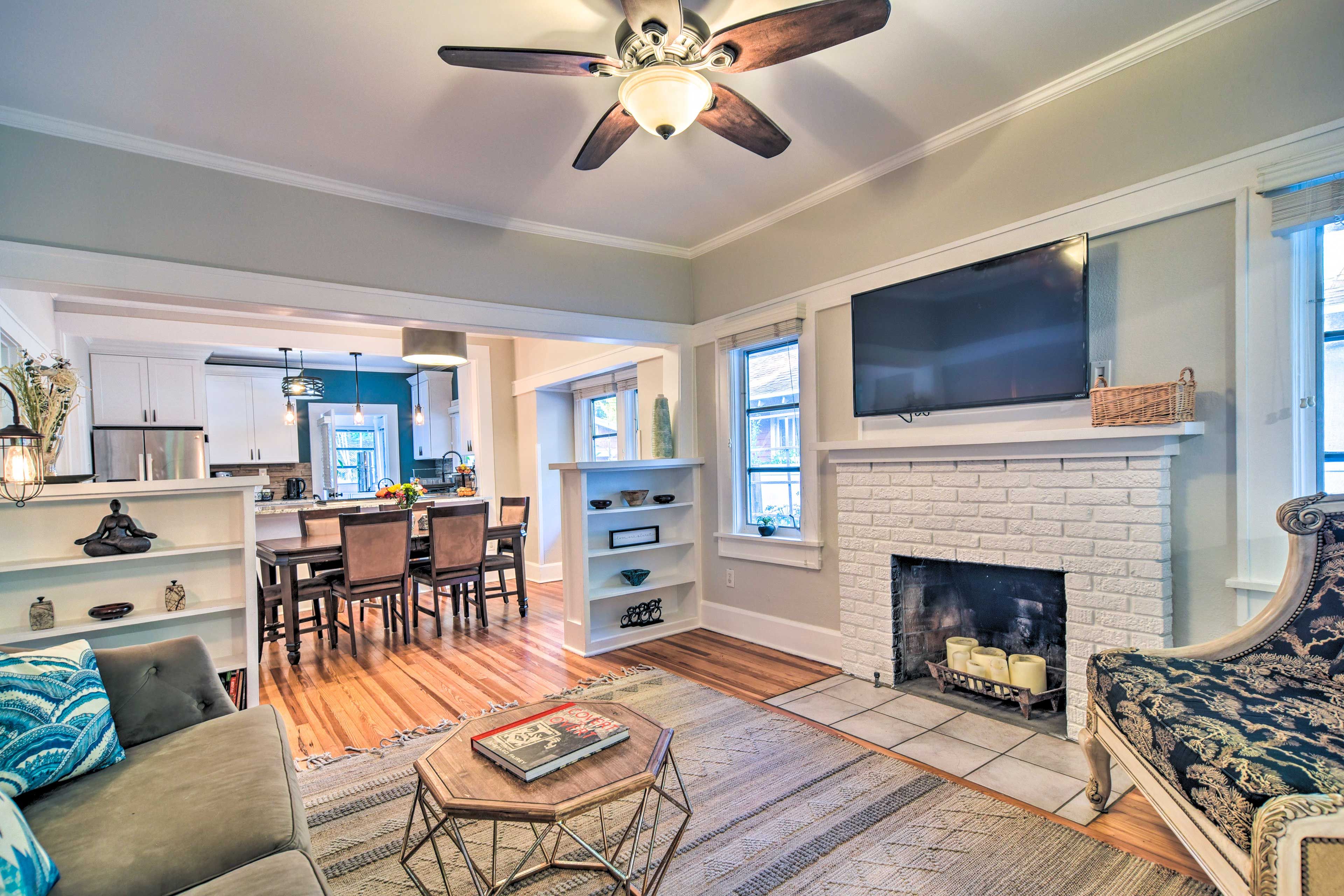 Living Room | Fireplace | Smart TV | Free WiFi