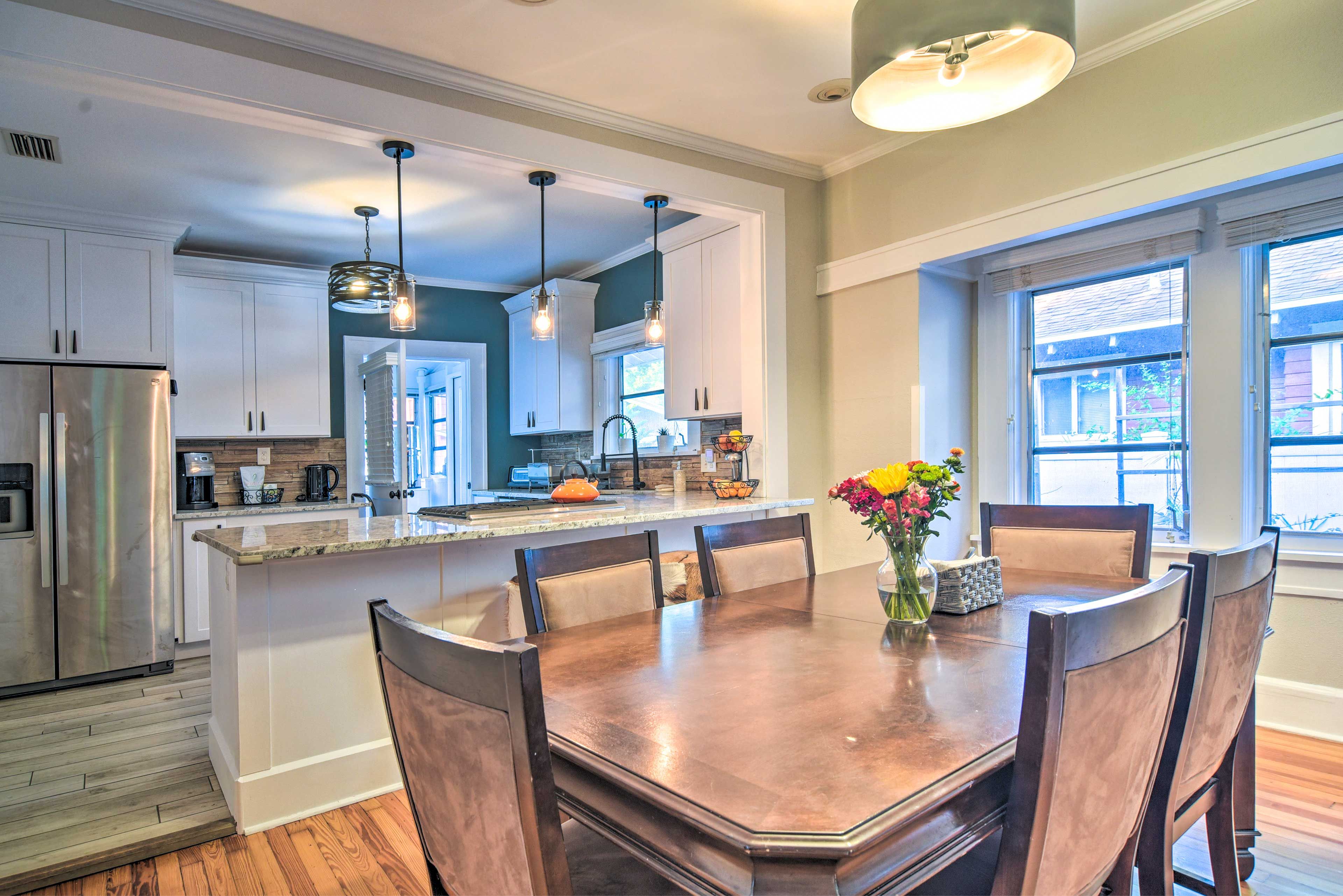 Dining Area | Dishware & Flatware Provided