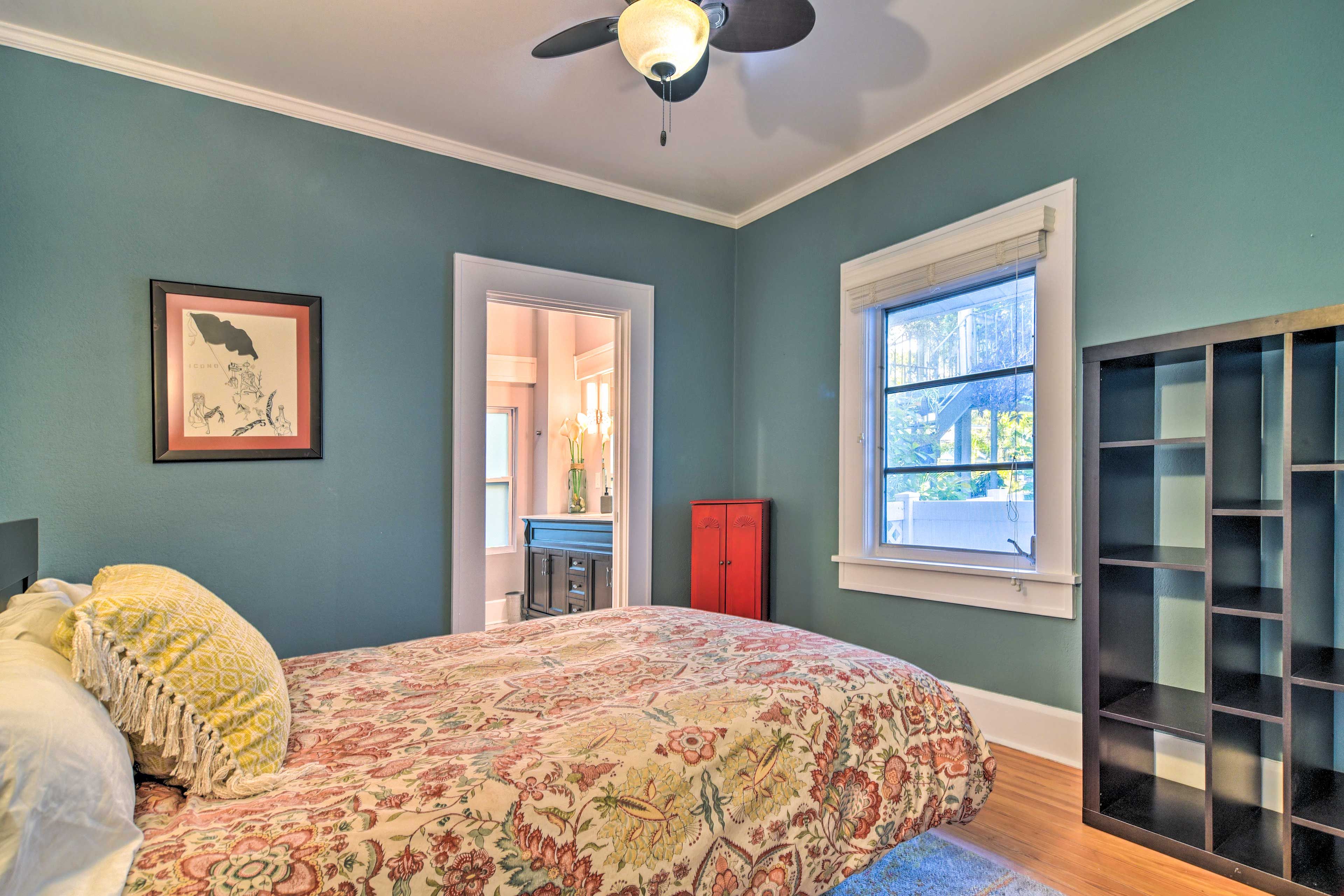 Bedroom 1 | Queen Bed | En-Suite Bathroom