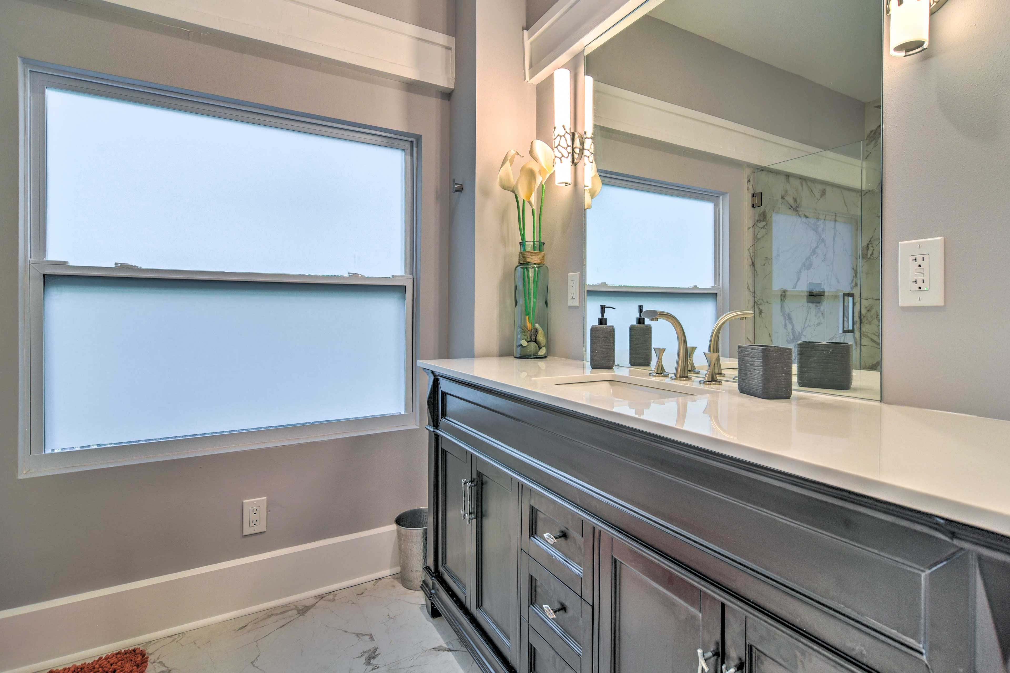 En-Suite Bathroom | Complimentary Toiletries Provided