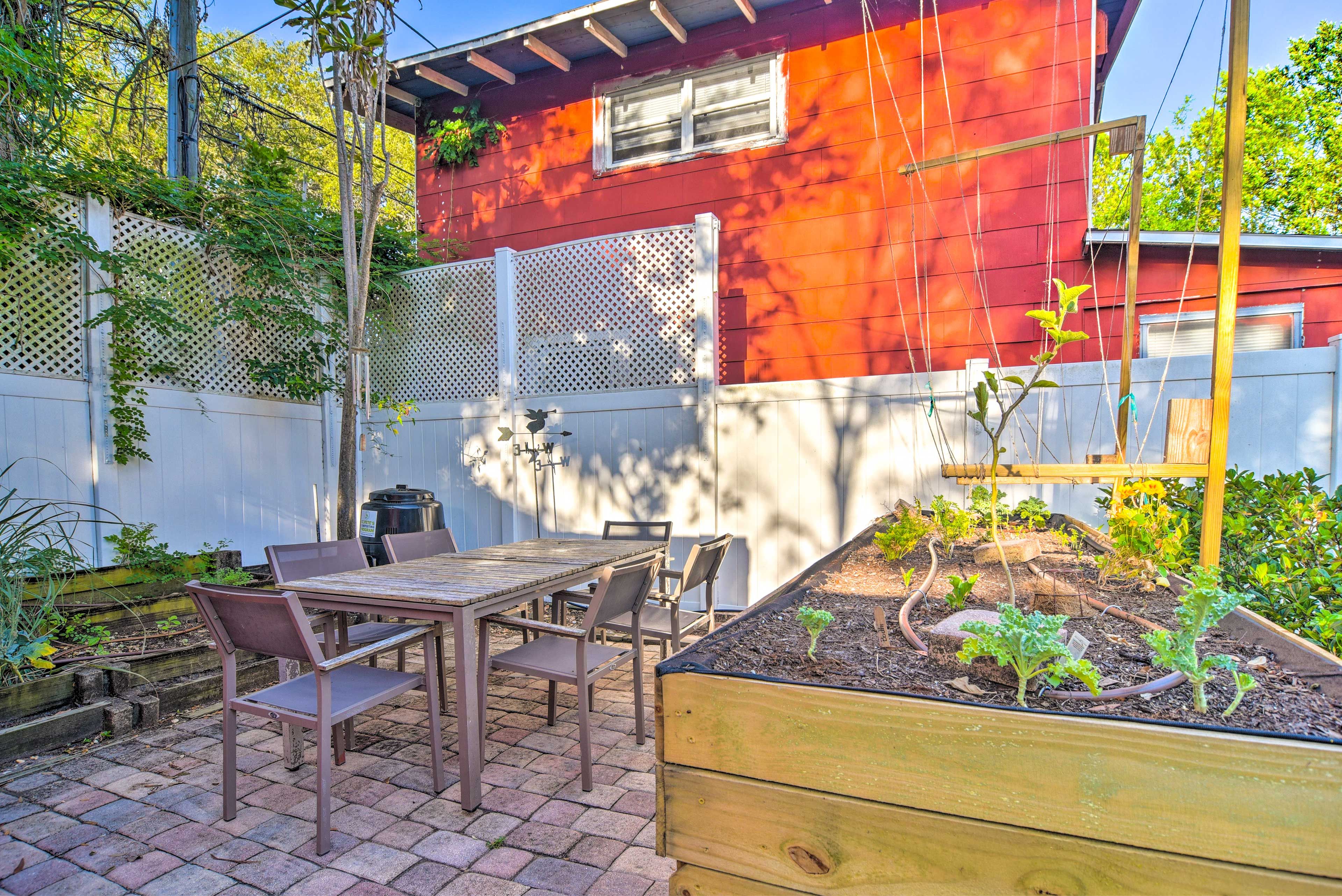 Private Yard | Outdoor Dining Area