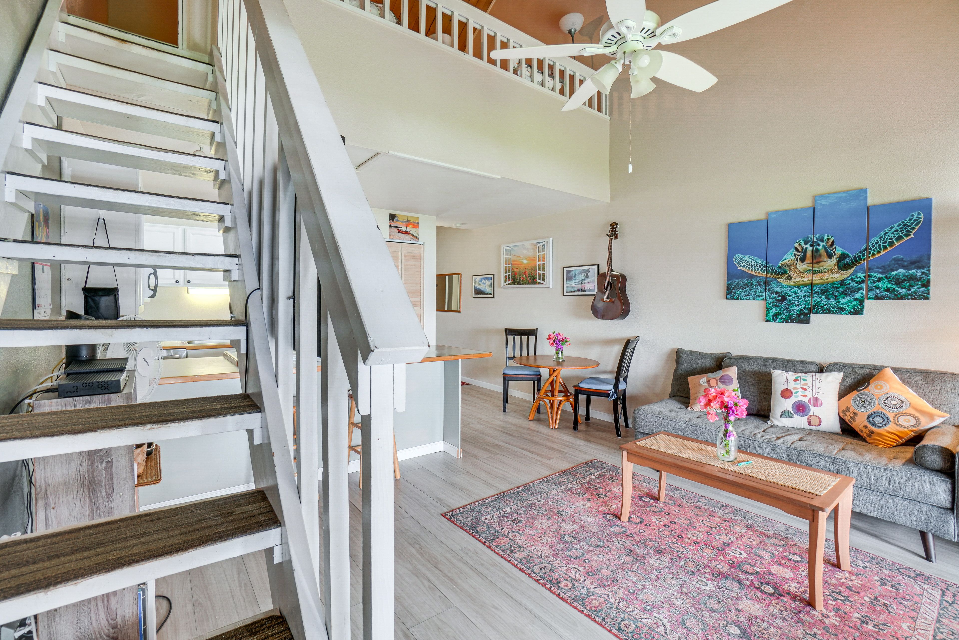 Living Room | Newly Renovated | Smart TV w/ Cable | Sleeper Sofa | Free WiFi