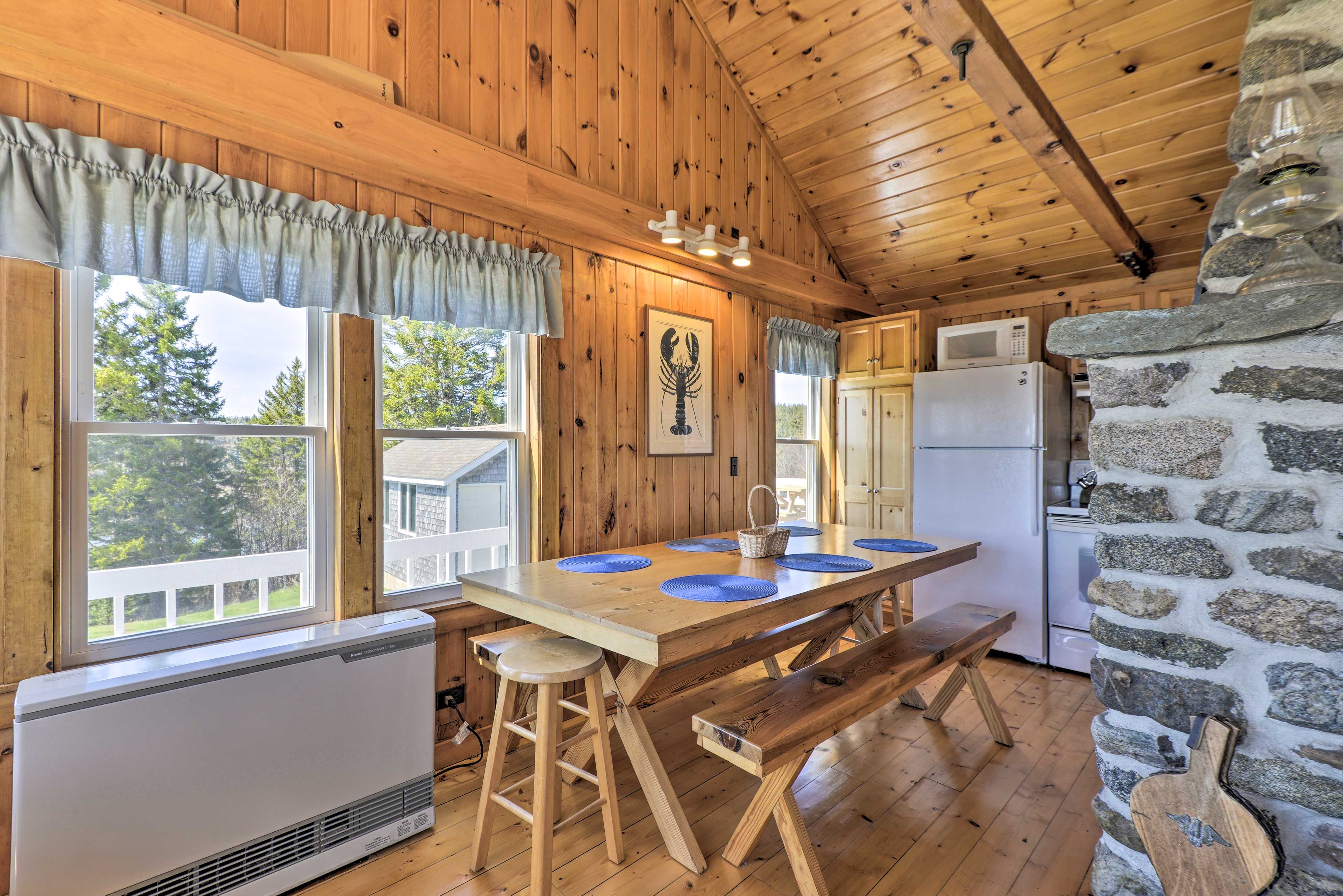Dining Area | Dishware & Flatware Provided