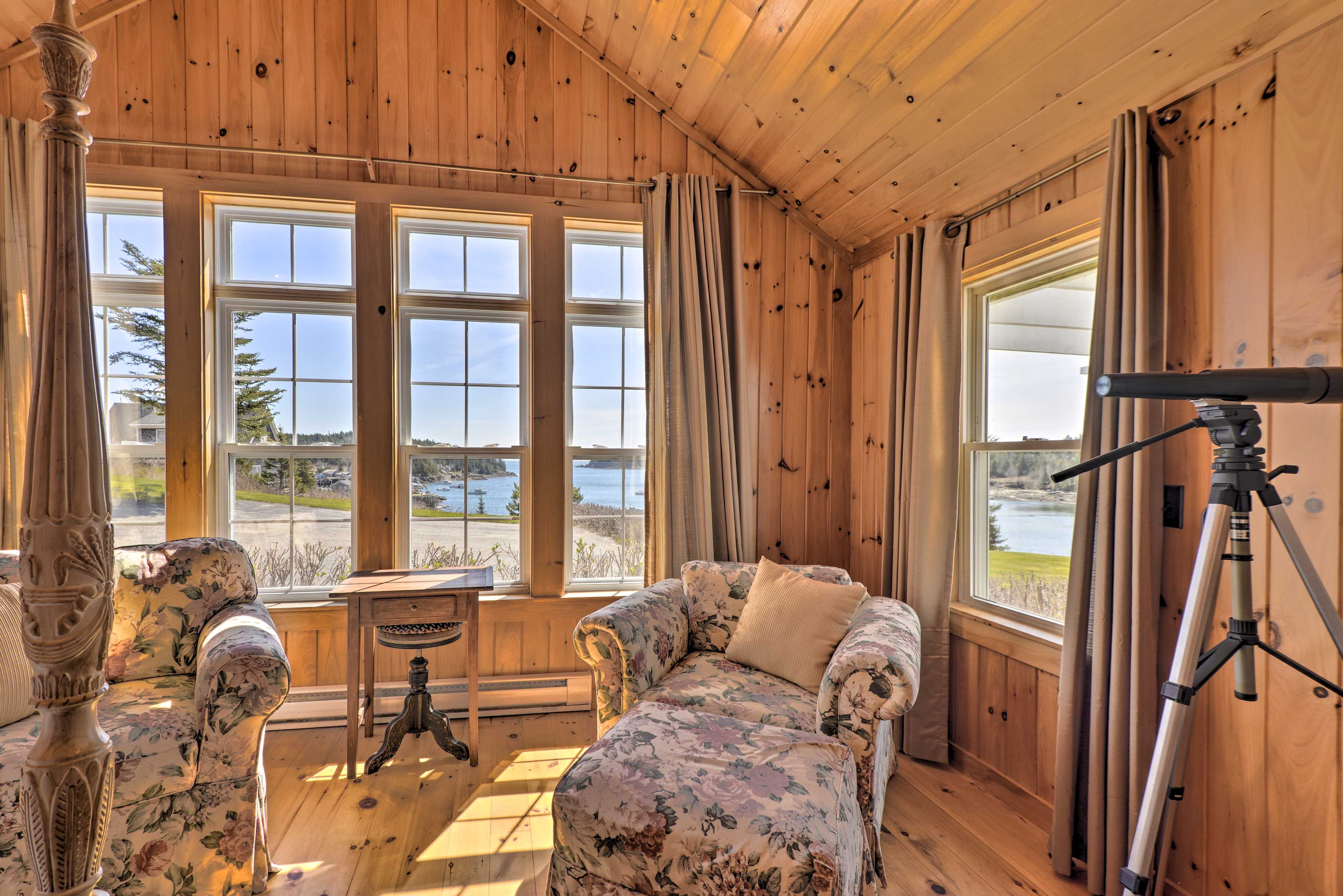 Living Room | Free WiFi