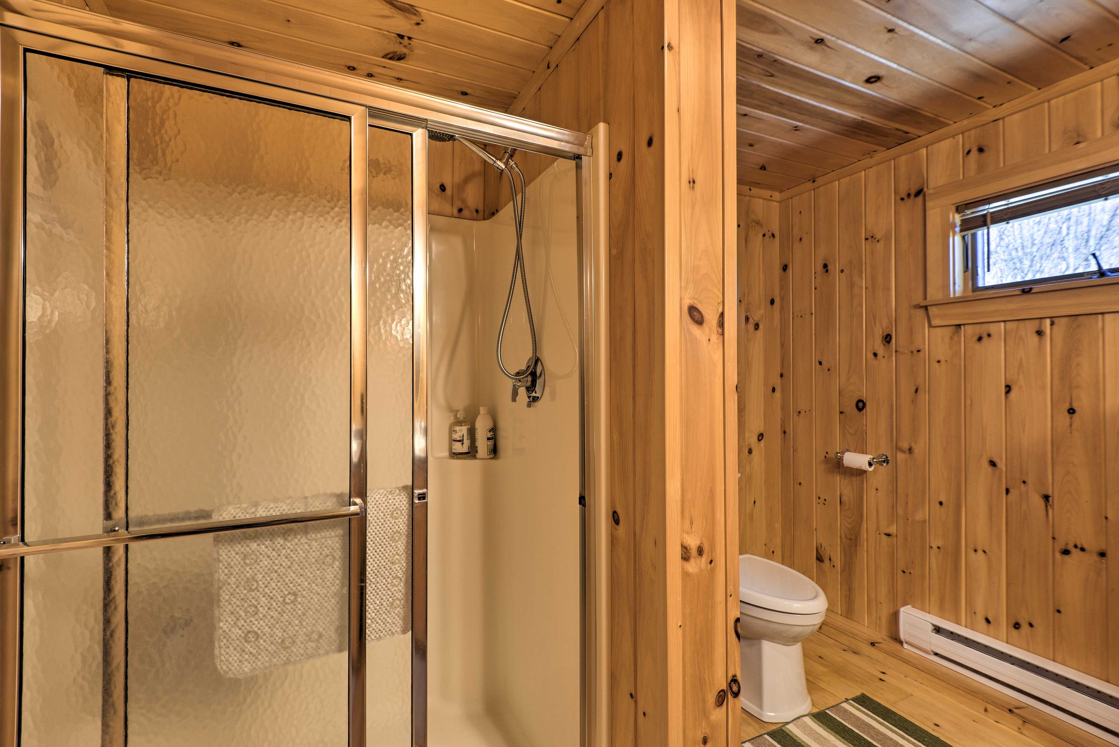 Full Bathroom | Complimentary Toiletries