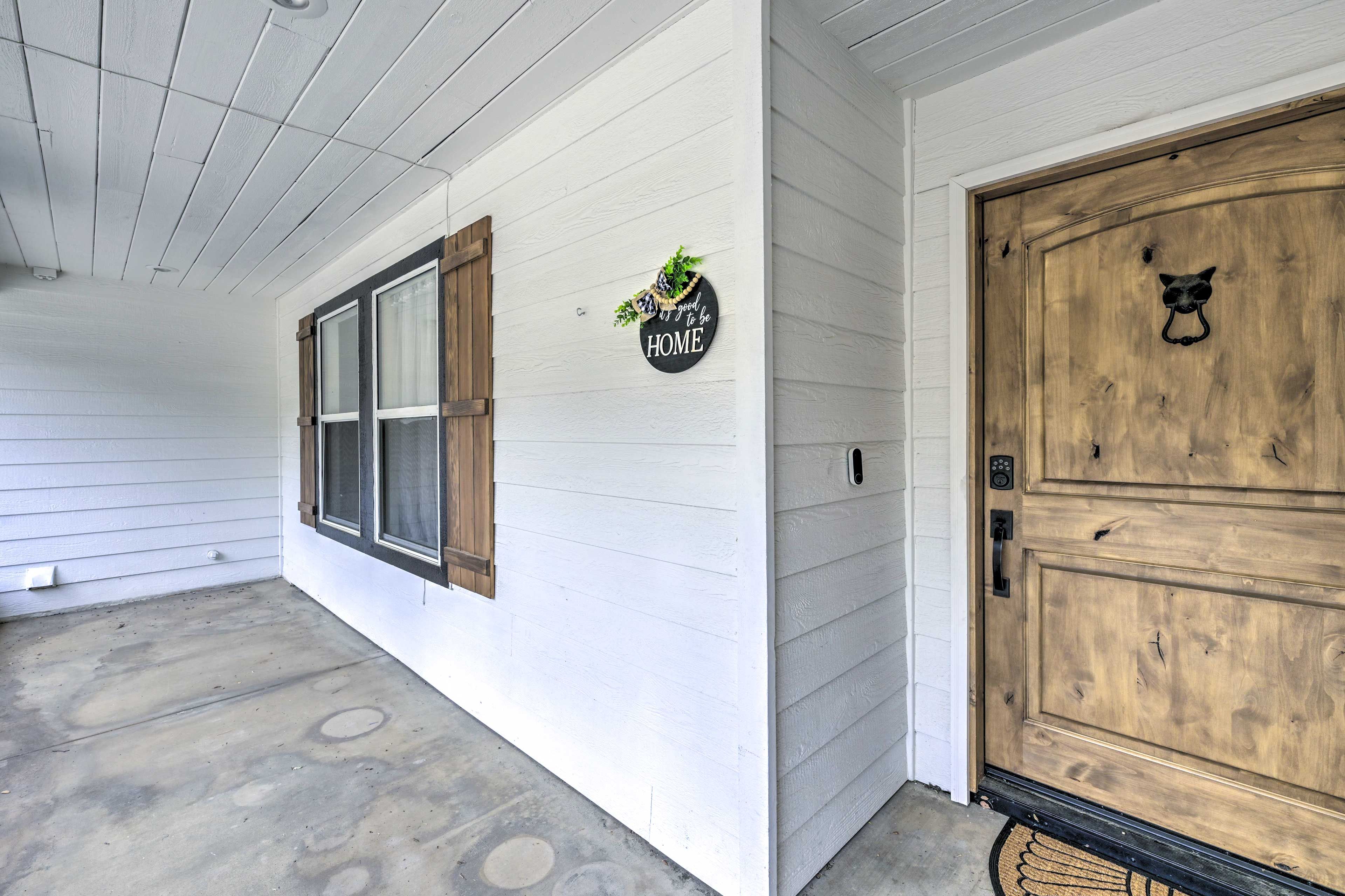 Property Exterior | Driveway (2 Vehicles) | Free Street Parking