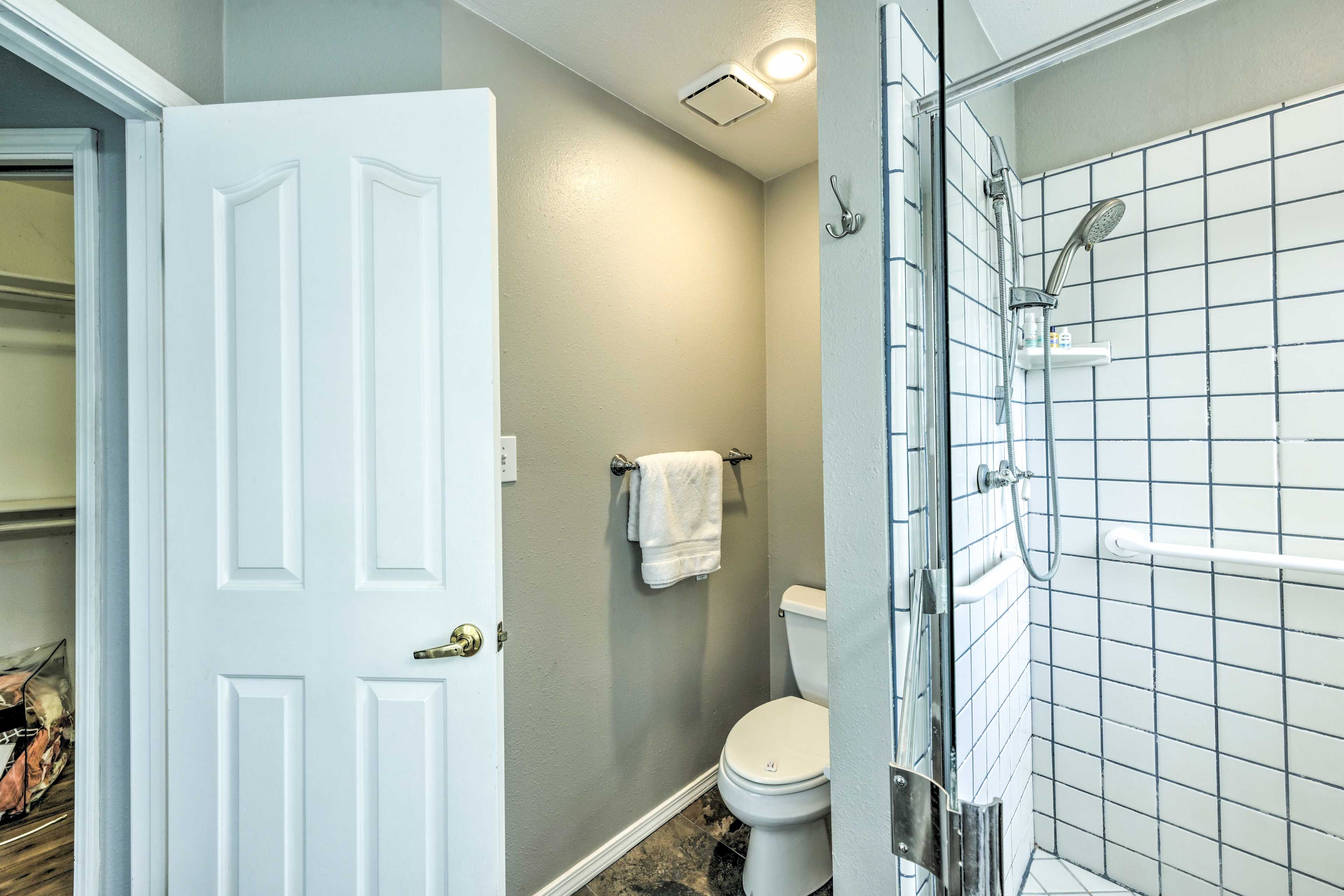 En-Suite Bathroom | Complimentary Toiletries | Towels Provided