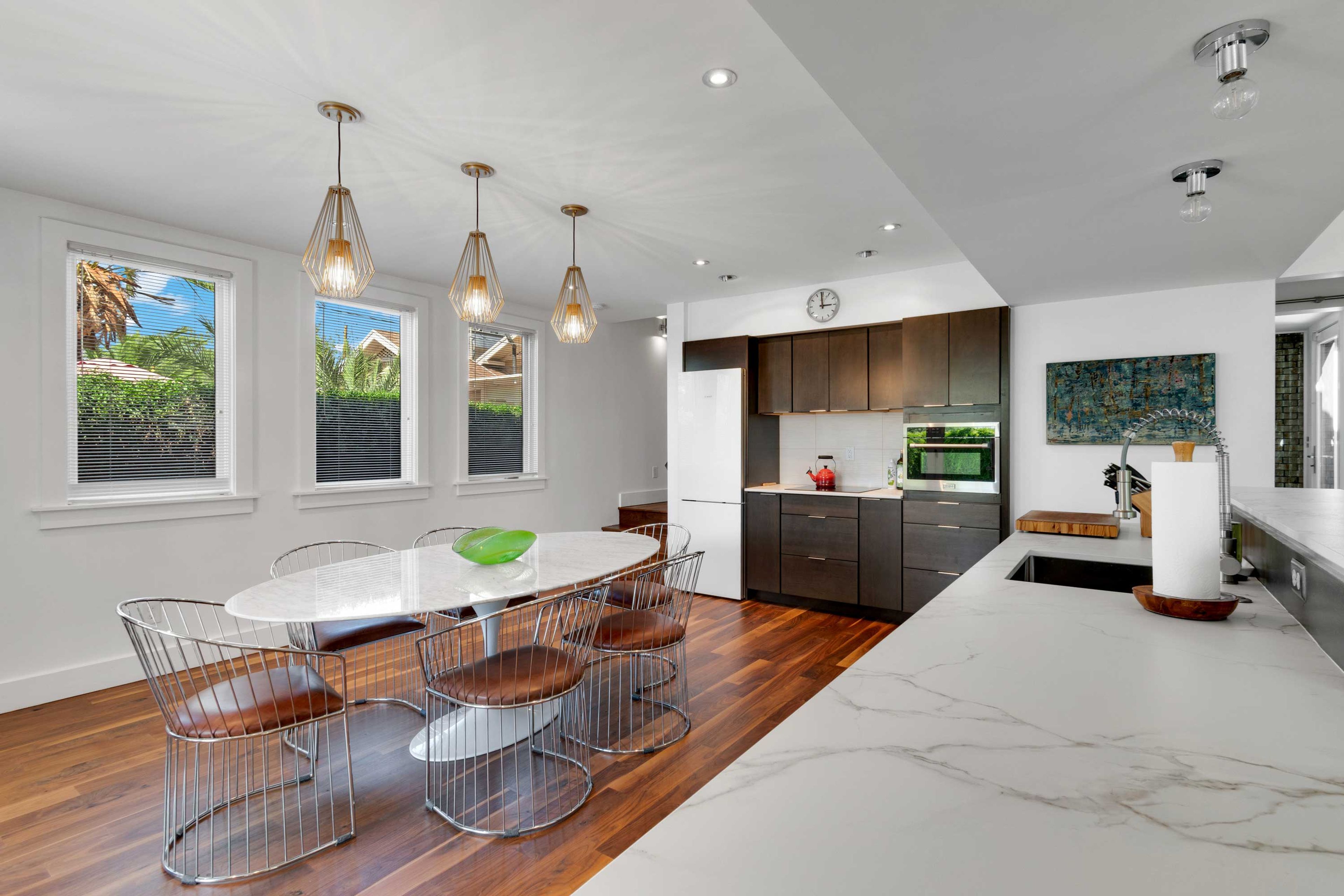 Dining Area | Dishware Provided