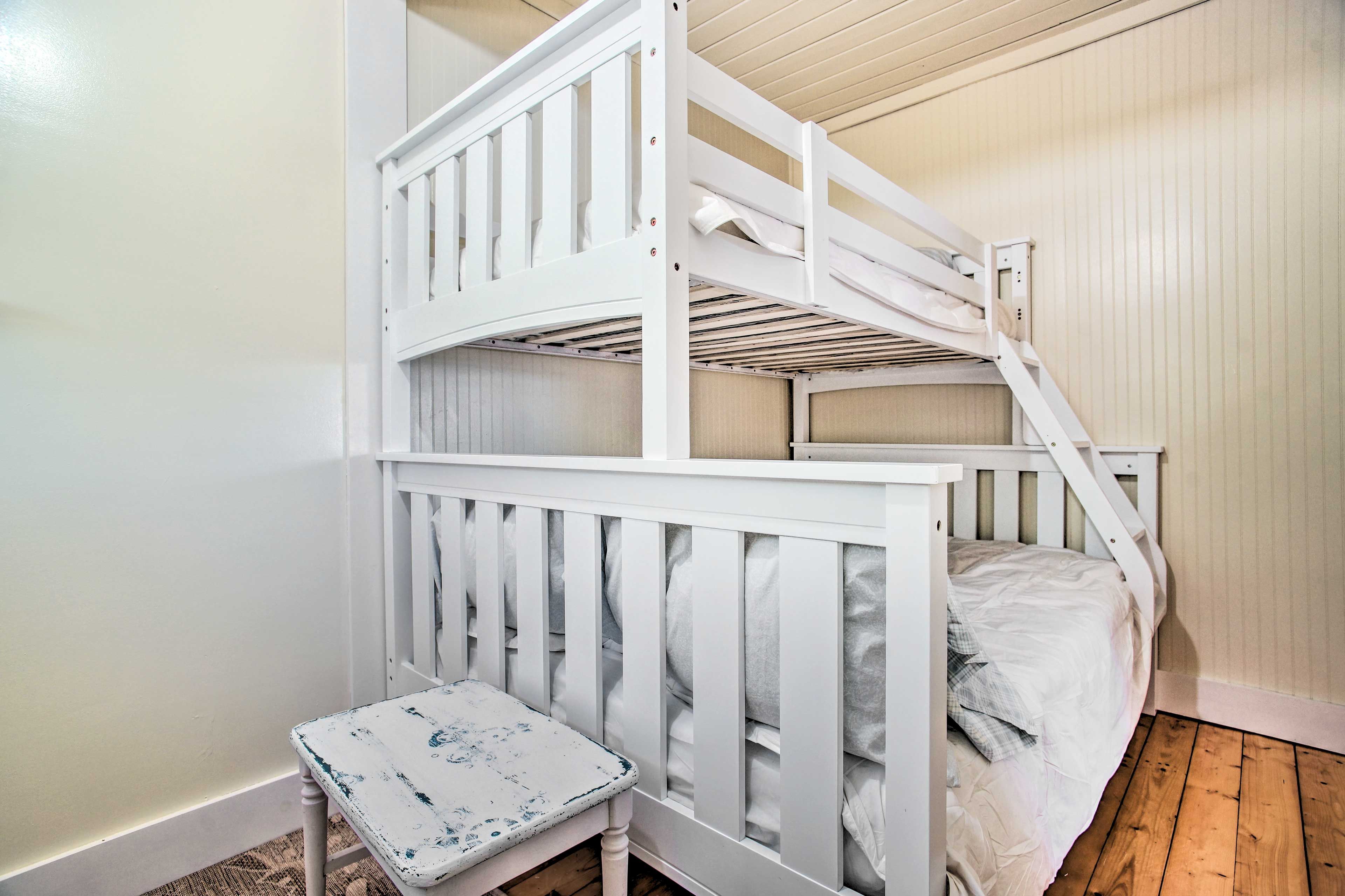 Bedroom | Twin/Full Bunk Bed