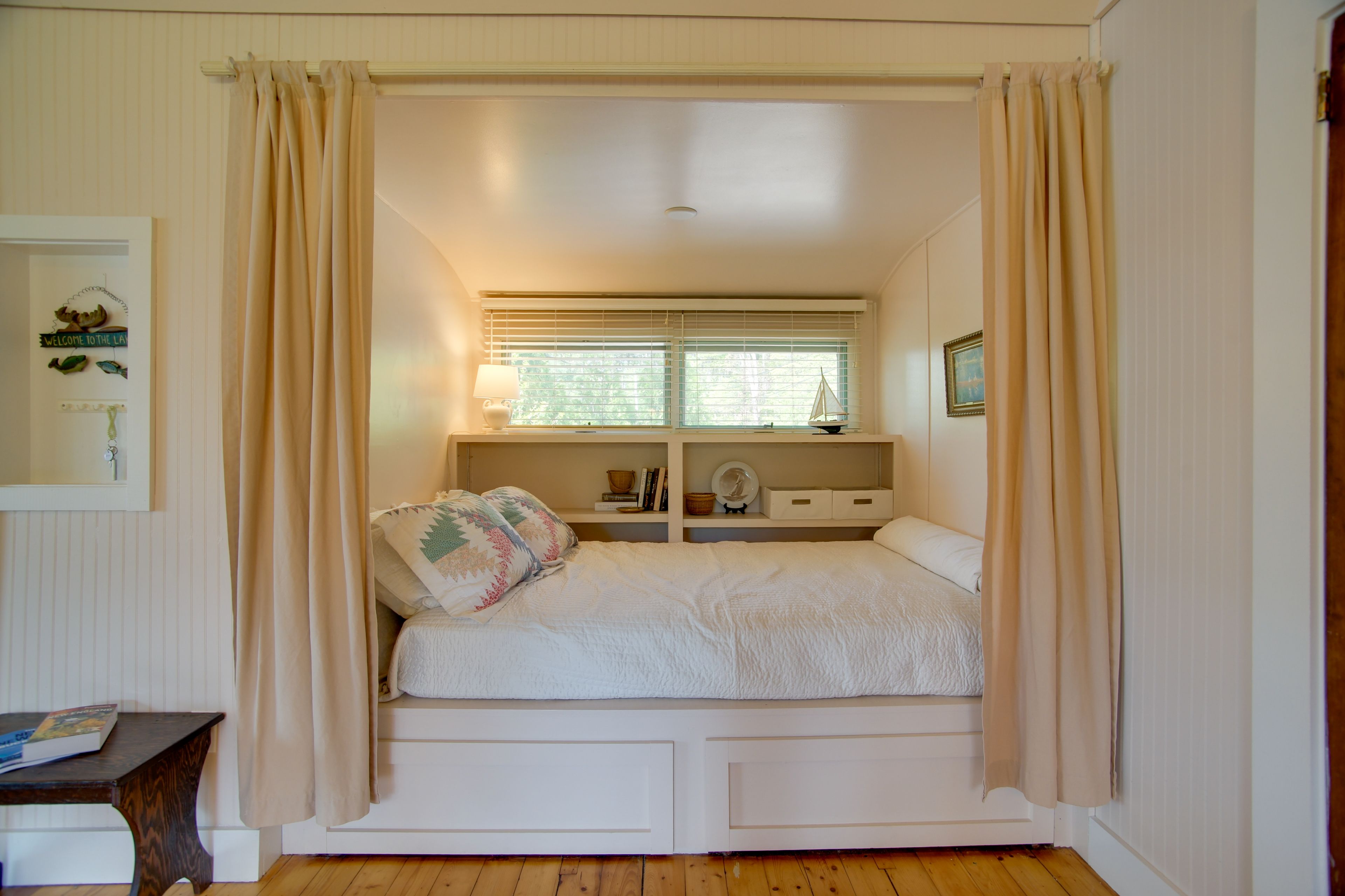 Hallway Nook | Queen Bed