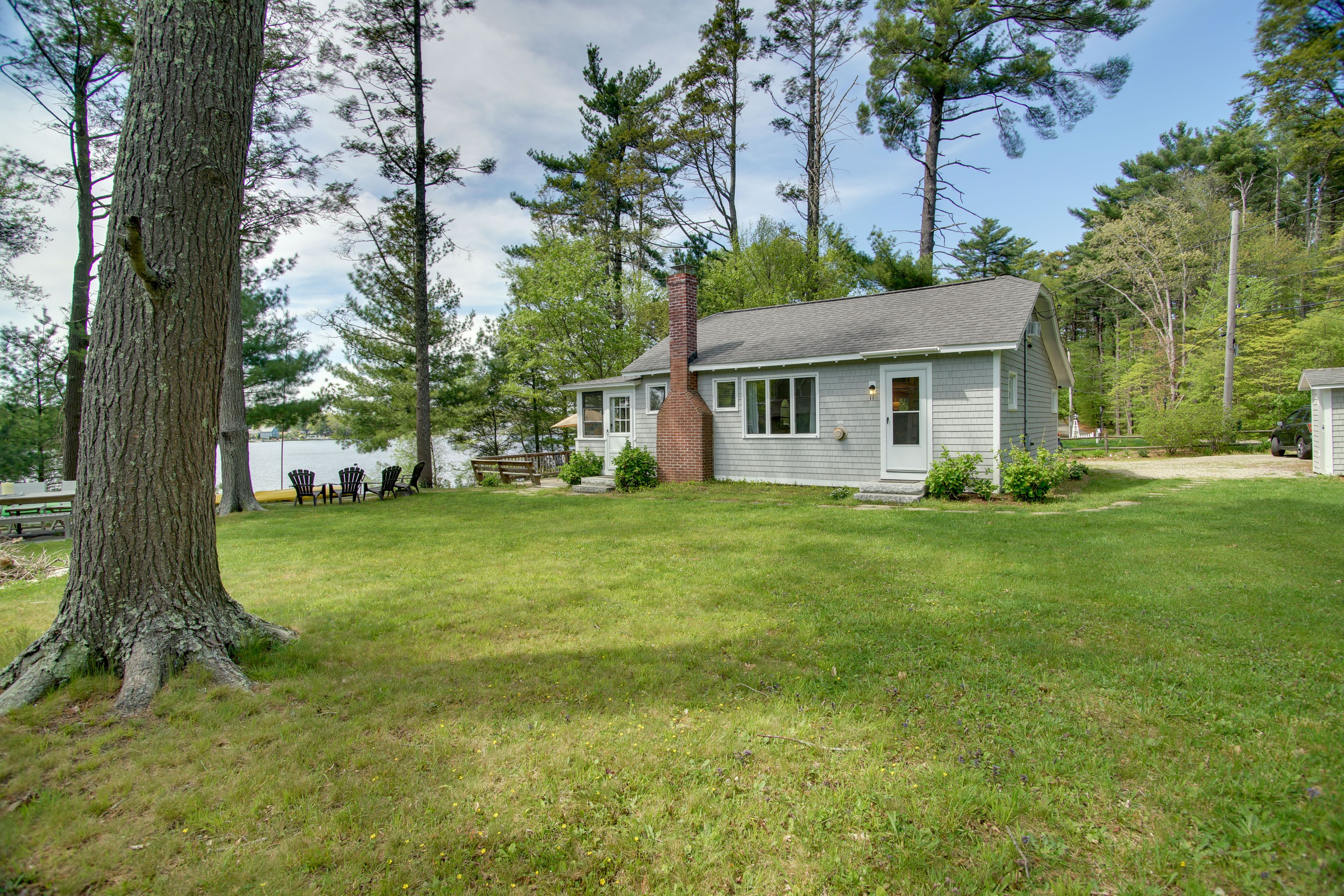 Home Exterior | Driveway Parking (2 Vehicles)