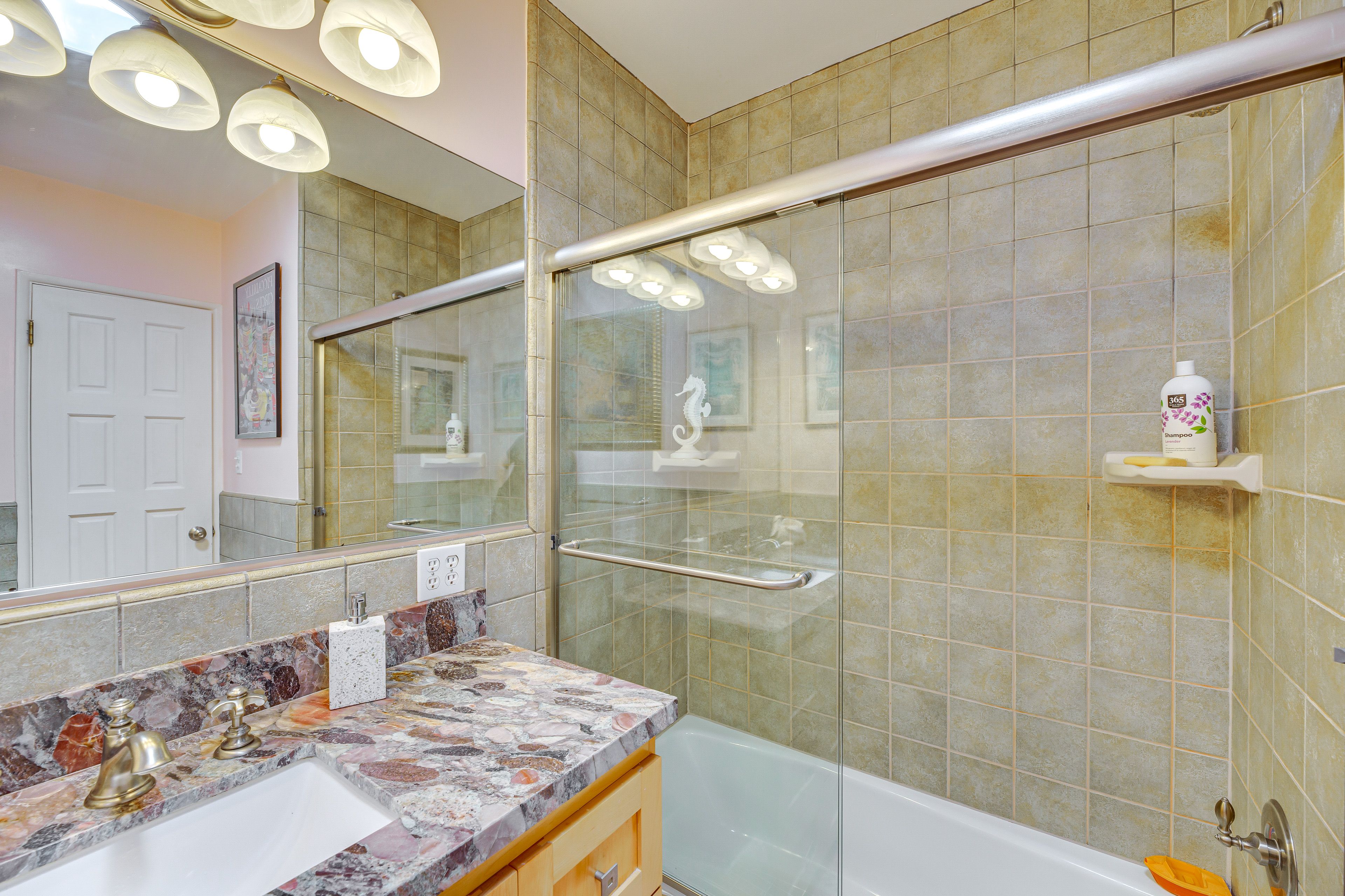 En-Suite Bathroom | Towels Provided
