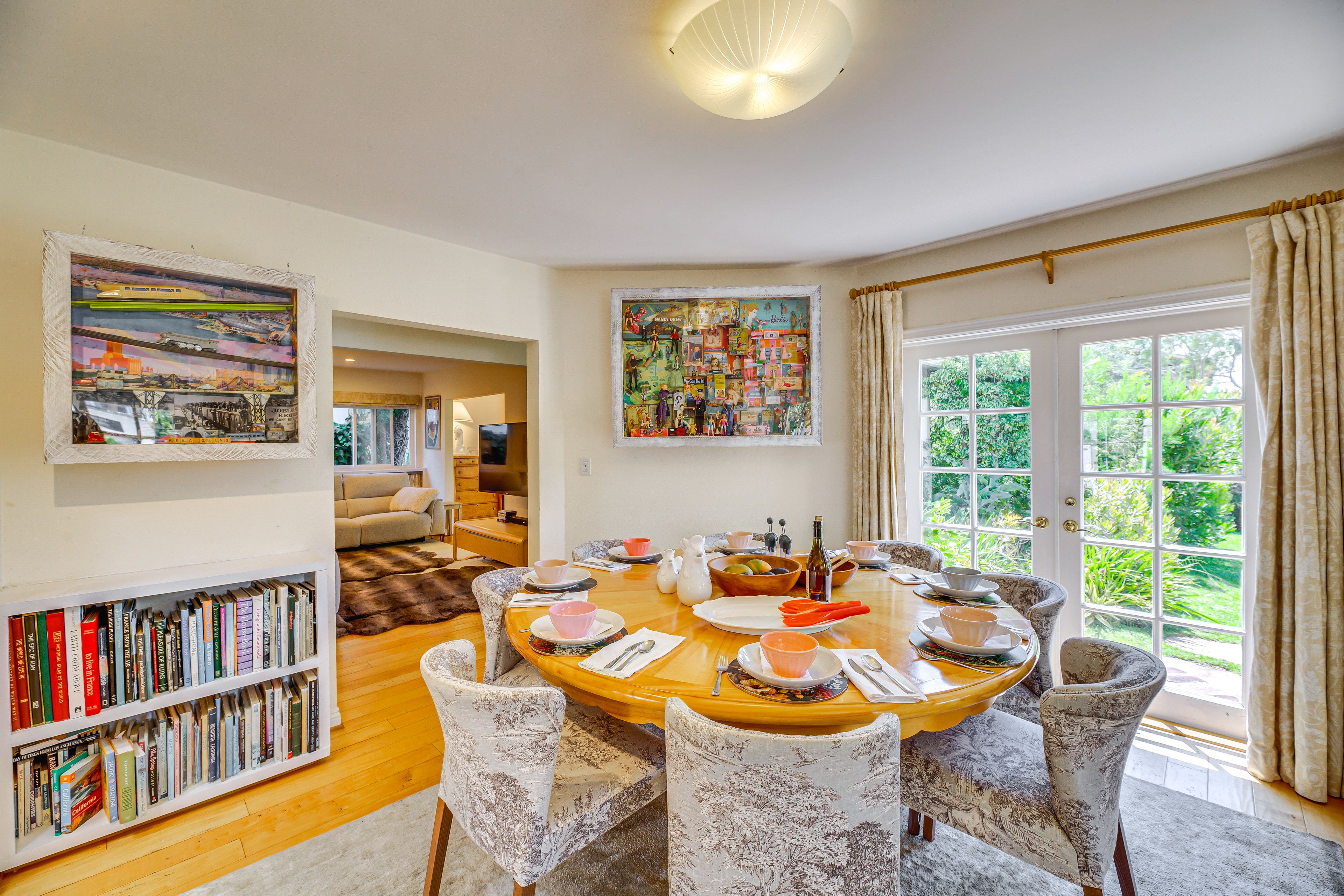 Dining Area | Dishware & Flatware Provided