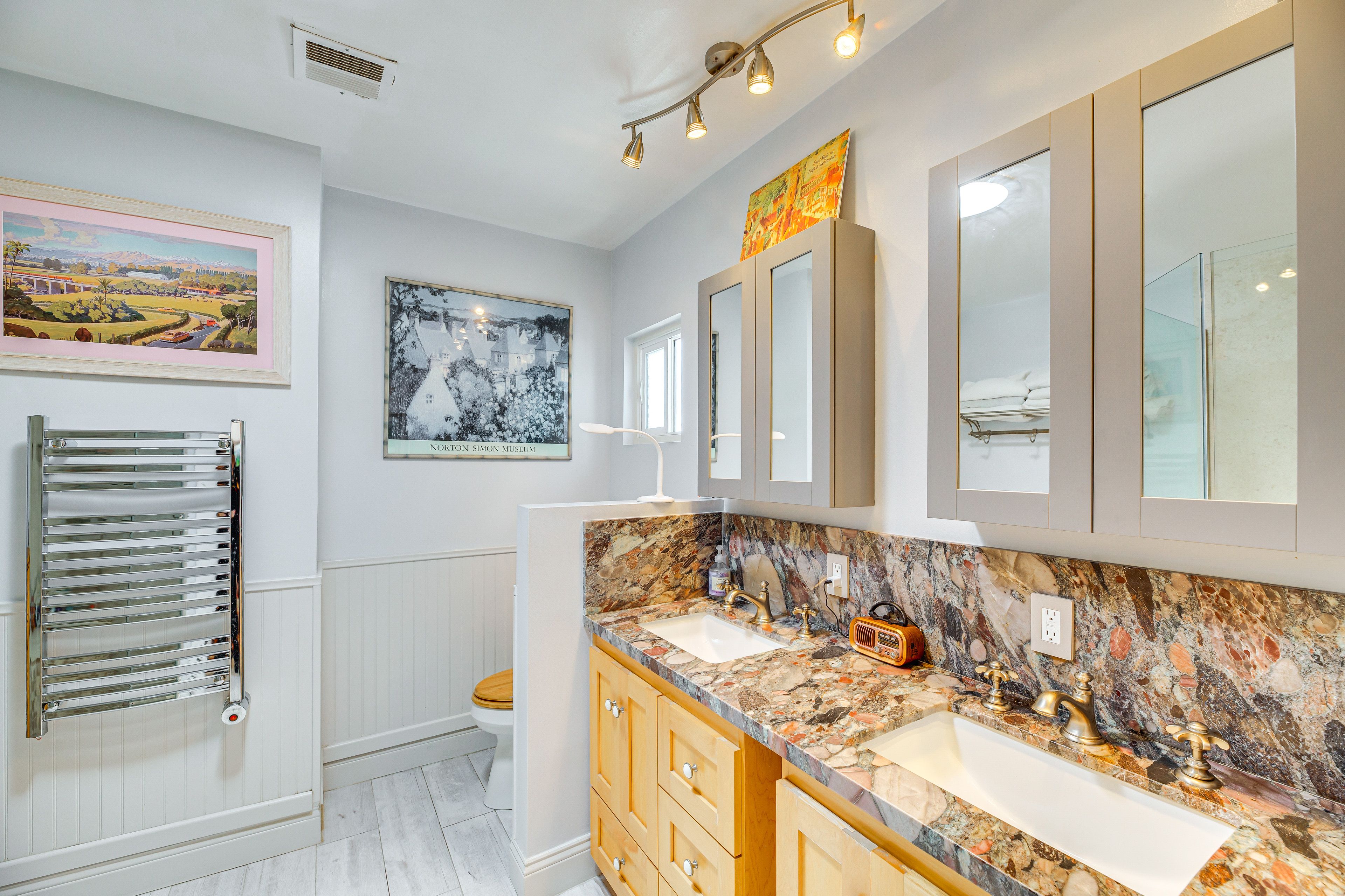 Full Bathroom | Complimentary Toiletries | Hair Dryer