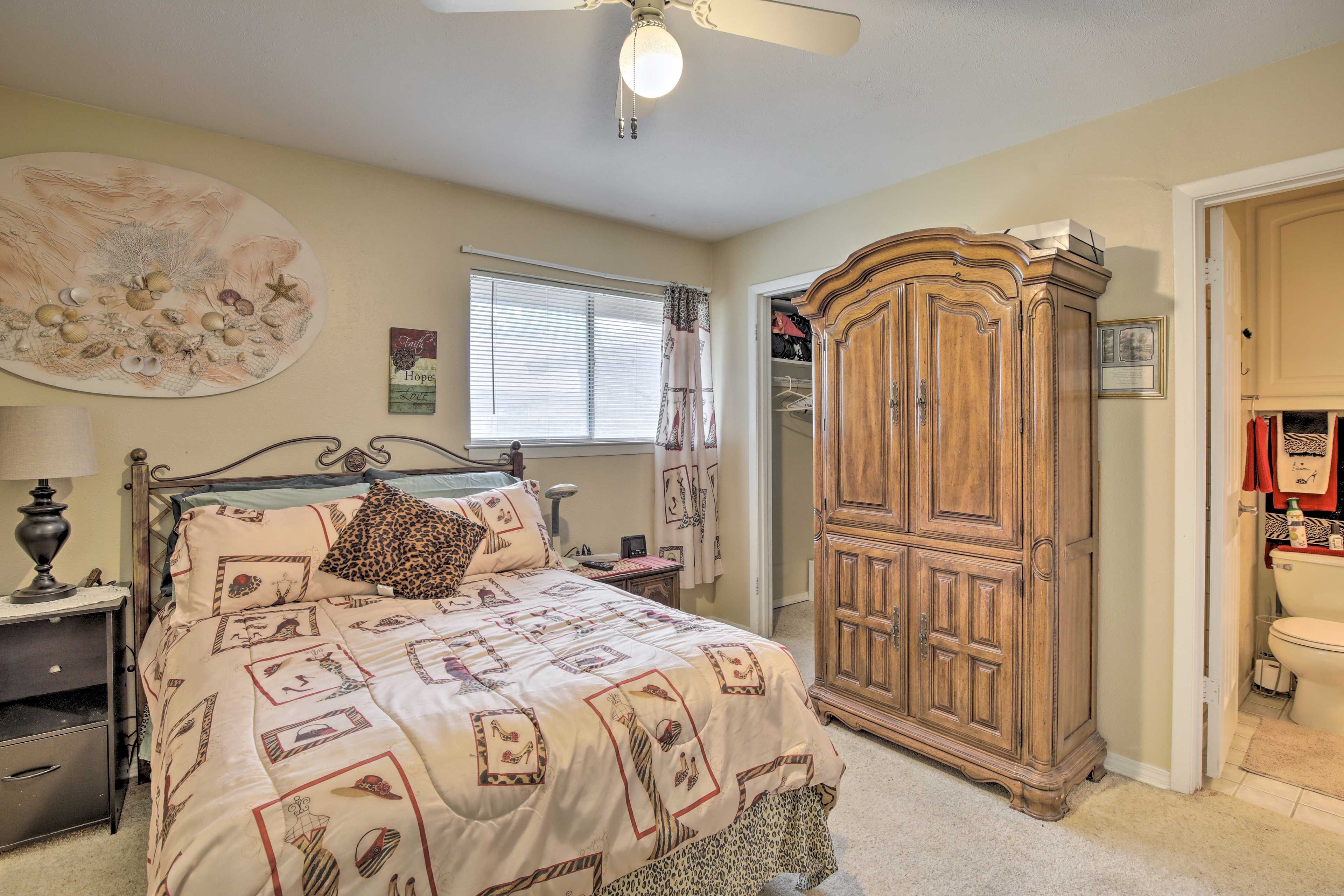 Bedroom 1 | Smart TV | Linens Provided
