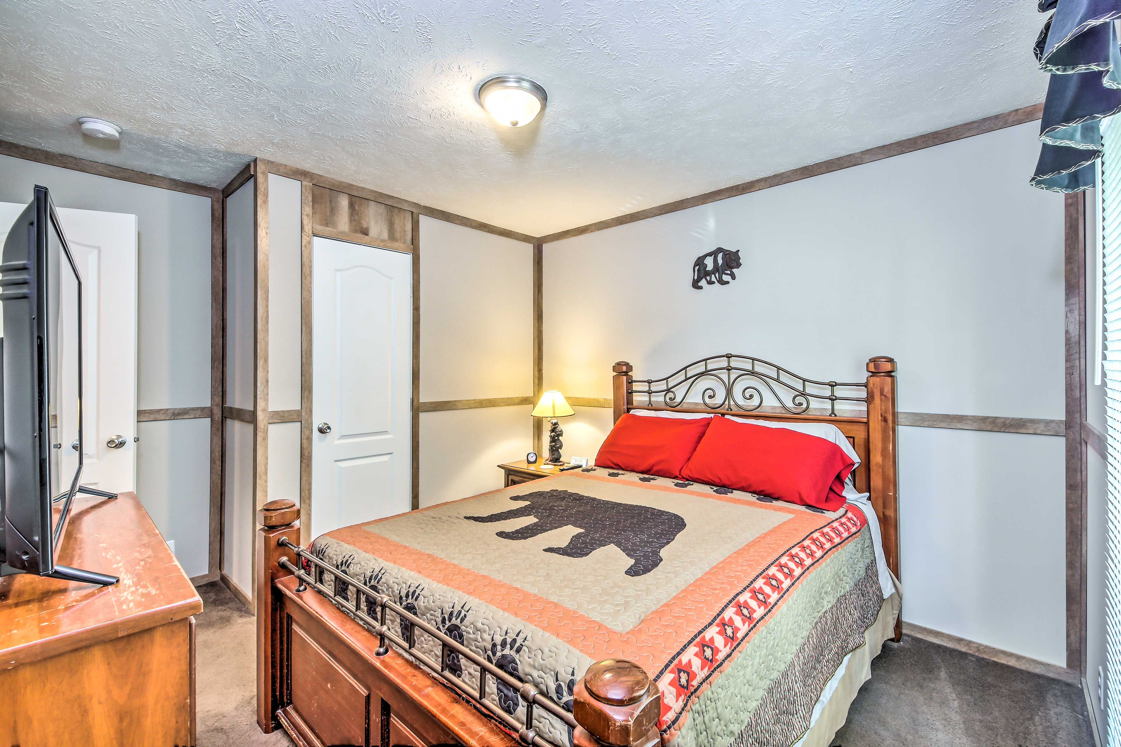 Bedroom 3 | Queen Bed