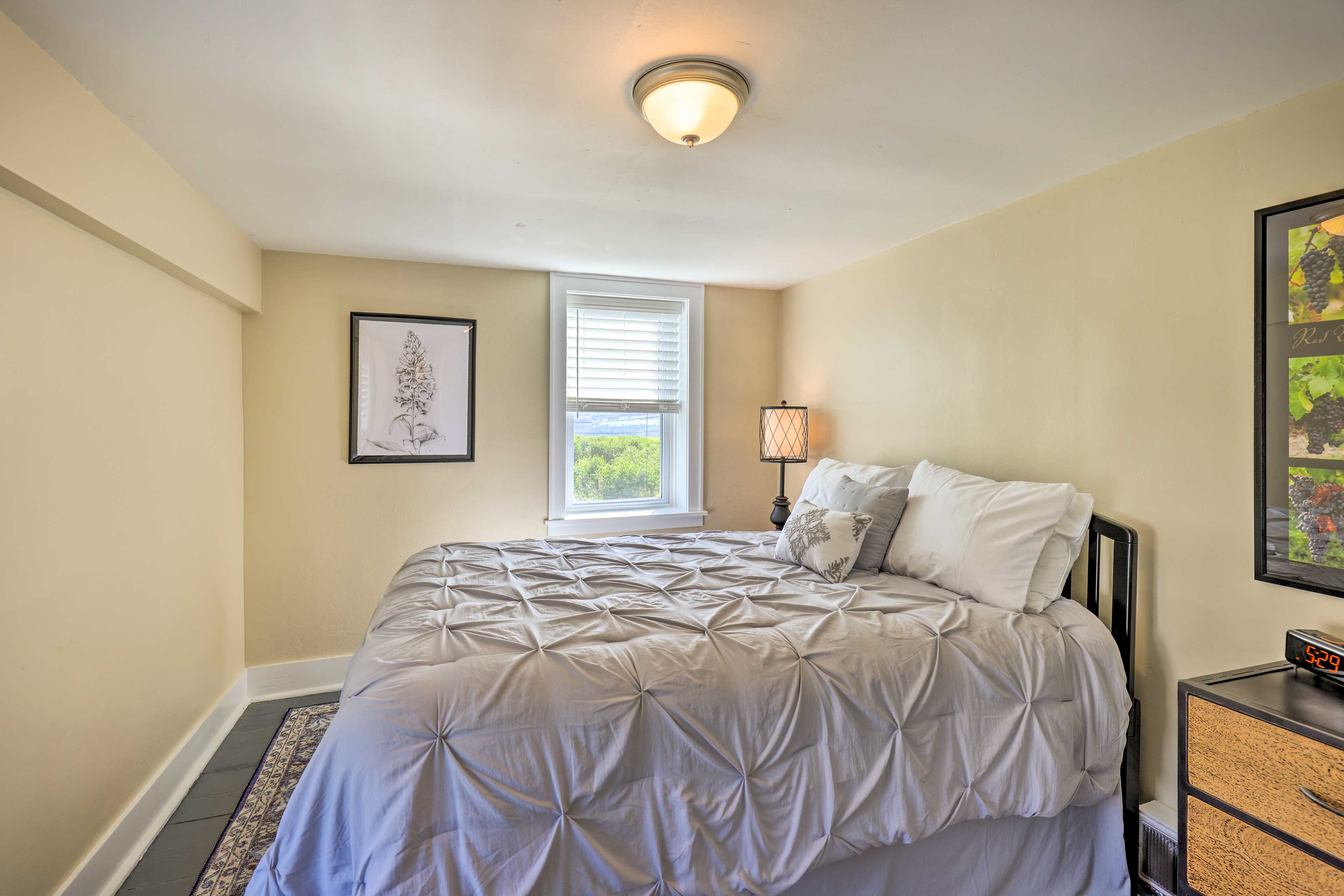 Bedroom 2 | 2nd Floor | Queen Bed