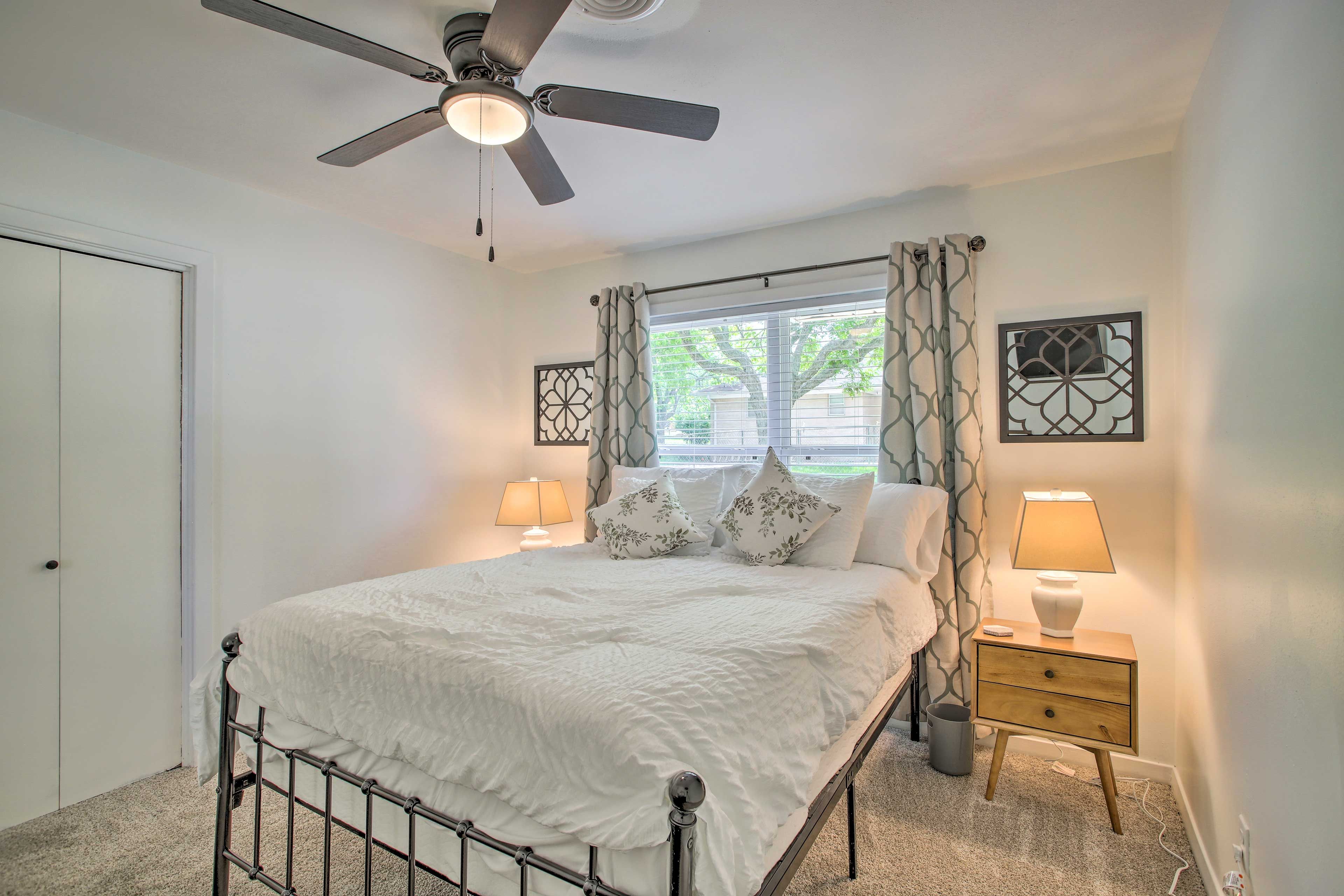 Bedroom 2 | Queen Bed