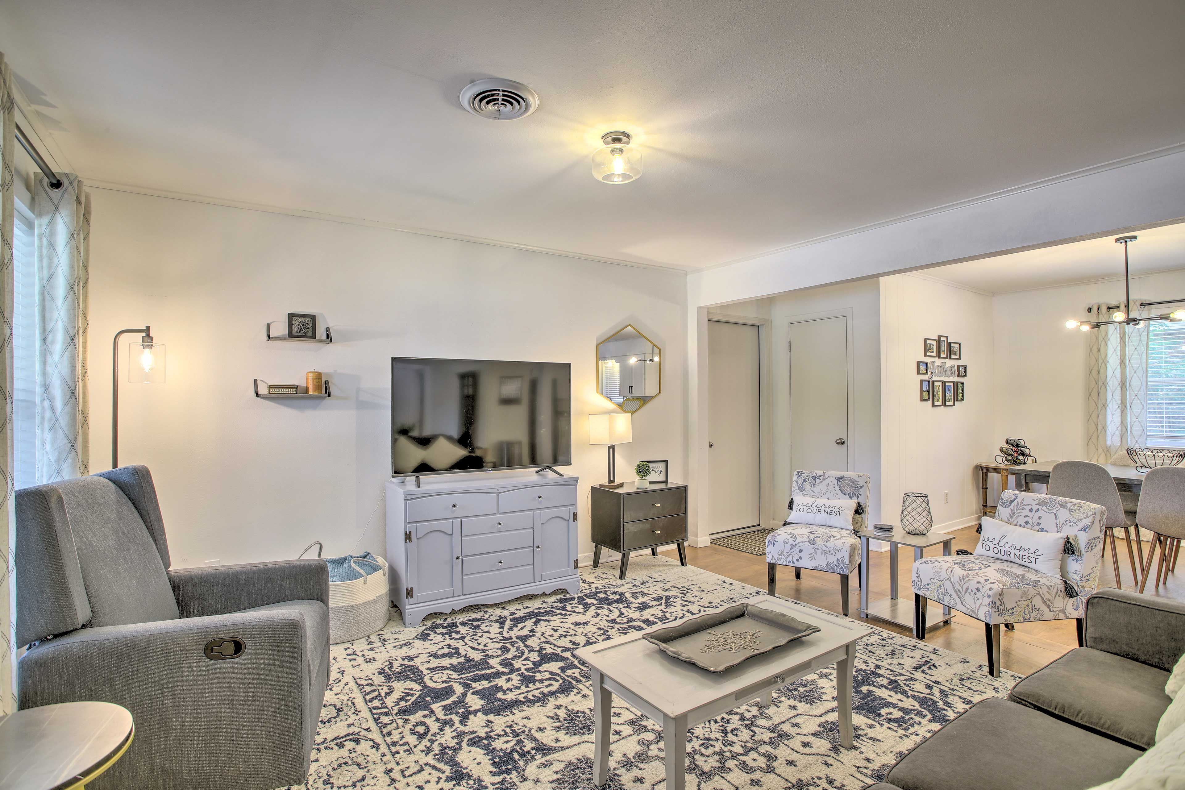 Living Room | Sleeper Sofa | Smart TVs