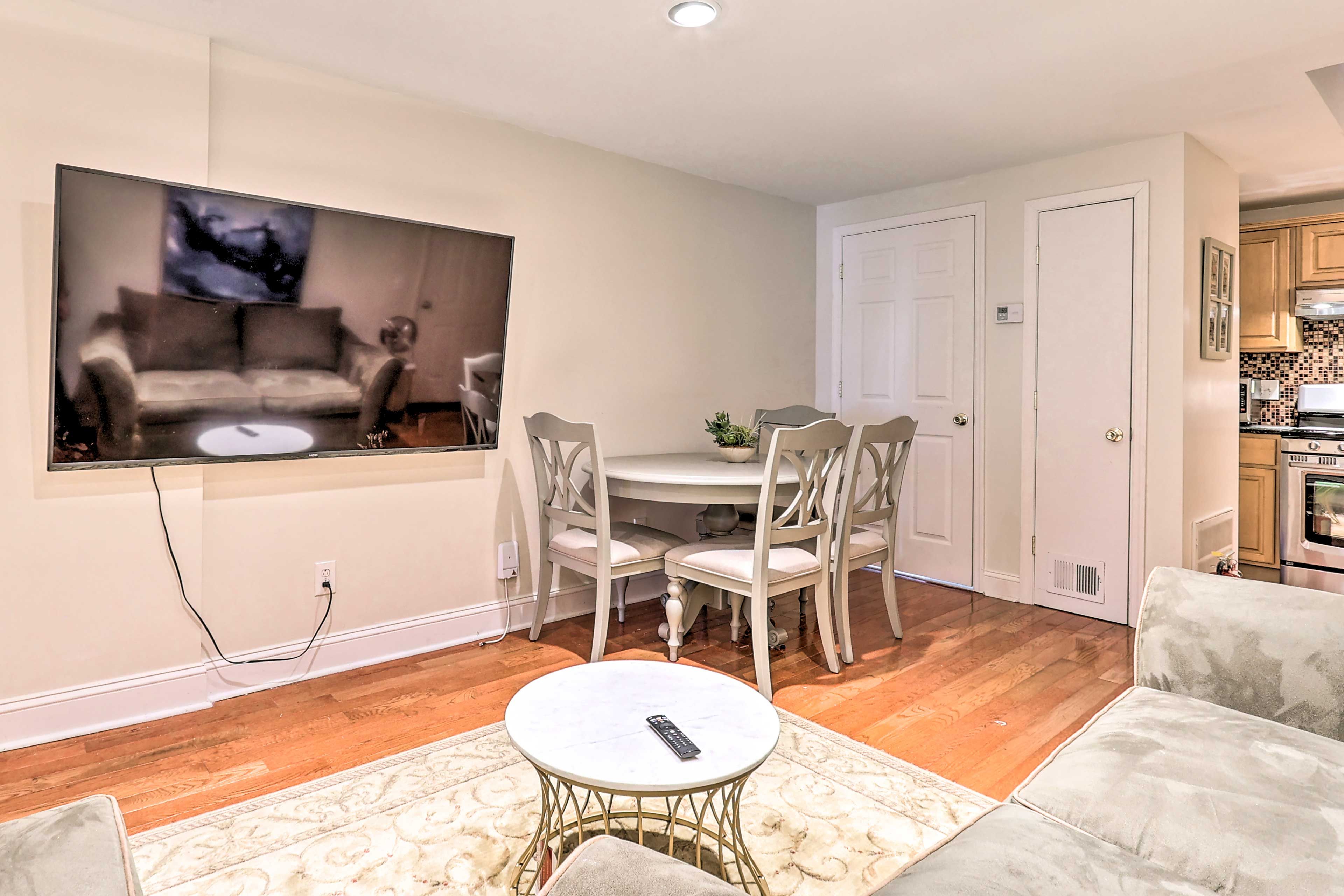 Living Area | 75" Smart TV w/ Cable